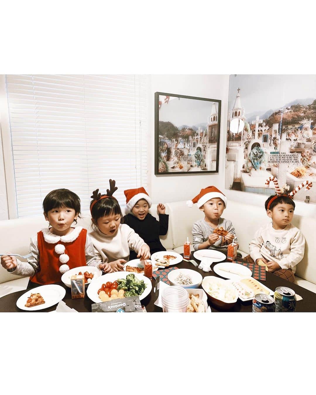 Icumi Oohamaさんのインスタグラム写真 - (Icumi OohamaInstagram)「Christmas Party🎄🎁. . 週末お友達親子とクリスマスパーティーをしました♪. クリスマス前にクリスマスを味わいすぎちゃって、当日はなんにも考えていない〜💦」12月23日 17時40分 - icumi___