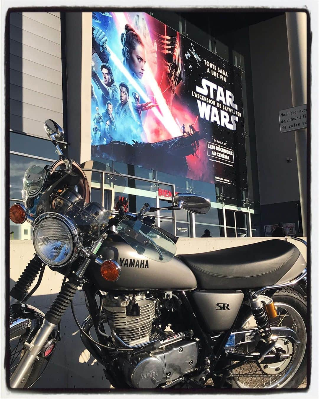 小林十市さんのインスタグラム写真 - (小林十市Instagram)「#mondaymotivation #riseofskywalker #sr400 #suddelafrance」12月23日 17時45分 - monsieur_11