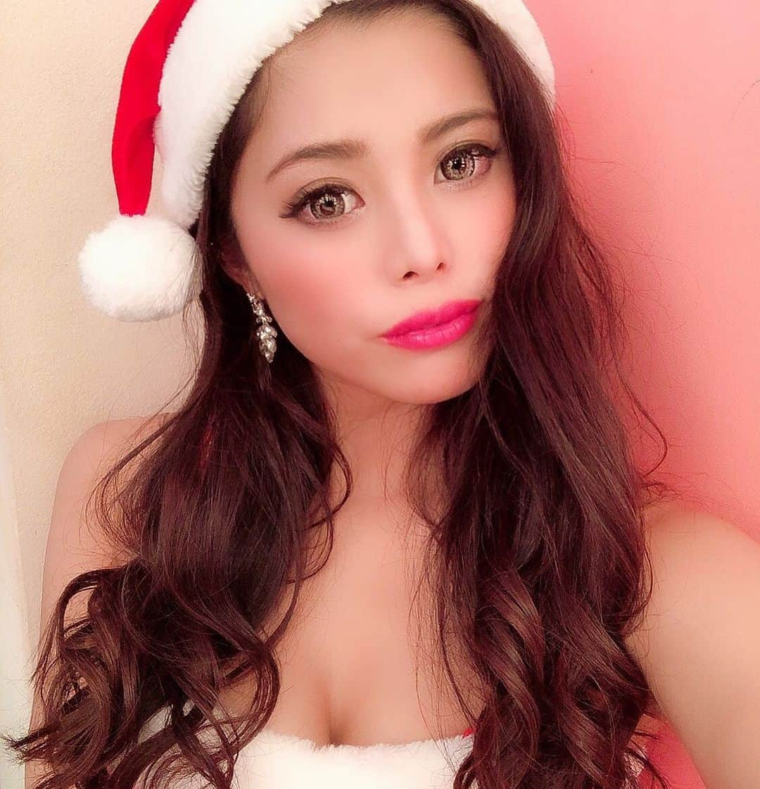 バーレスク大阪【公式】さんのインスタグラム写真 - (バーレスク大阪【公式】Instagram)「Today's BurlesqueGirl  Tina @tinababy0117 ❤ . . 💻web予約→http://burlesque-osaka.resv.jp/reserve/calendar.php?x=1508052519&pc=1 . 📞電話当日予約16時～→06-6345-4567 . . LINEクーポン→ https://line.me/R/ti/p/%40burlesque-osaka #バーレスク大阪 #バーレスク東京 #女子会  #北新地 #大阪 #burlesque #show #showgirl  #instagood #ダンス #ポールダンス #写真好きな人と繋がりたい #フォトジェニック #脚フェチ #スレンダー  #セクシー #インスタジェニック #ビーチスタイル #ビュースタグラマー #セルフィー #水着 #LINEクーポン #シャンパン #ギャル #アイドル #インスタ映えするお店  #パリピ #ショーパブ #ショークラブ」12月23日 17時46分 - burlesque_osaka