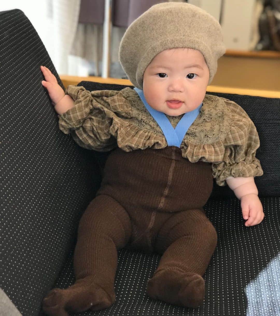 濱中鮎子のインスタグラム：「この一週間、ワンオペでした。💦 父さん、NYから無事に帰国。🇺🇸 チャイにぃが大黒柱代理として、頑張ってくれてました。主に癒し担当。  #お嬢とファッション」