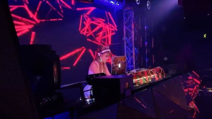 鈴木まりなのインスタグラム：「Gasolina❤️💛💚     ▼Next Schedule▼ 12/24 @giraffejapan @mix_giraffe4f  12/26 @boat_race_pr @boatrace.tokuyama       #dj #girlsdj #femaledj #asiandj #Japanesedj #djlife #djingismylife #djinglife #djlifestyle」