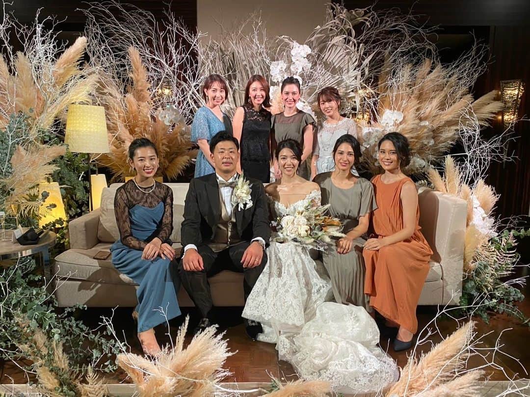 下京慶子のインスタグラム：「💐 愛に溢れた結婚式でした。 ゆきのサプライズムービーに皆が涙したことは間違いない😏💞 #浅村栄斗 #淡輪ゆき #HappyWedding」