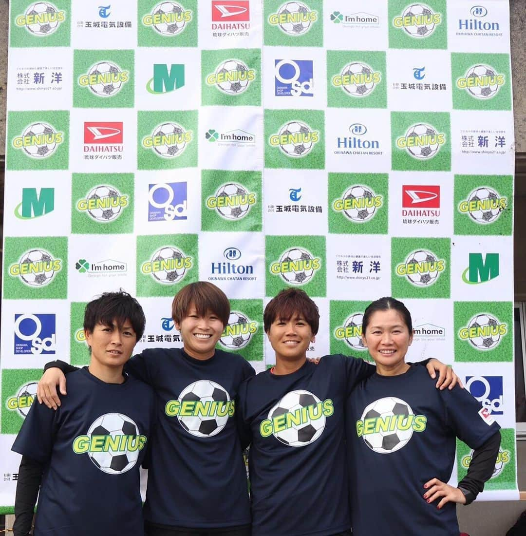 田中明日菜さんのインスタグラム写真 - (田中明日菜Instagram)「ジーニャスクリニック⚽️ ジーニャスカップ🏆in沖縄 なんと2日とも雨予報がてんてん晴れに☀️☀️☀️☀️☀️☀️☀️☀️ 楽しい時間をありがとう＼(^o^)／ また来年！みんな！良いお年を〜！！ #高良亮子 #川澄奈穂美 #上尾野辺めぐみ #TTT兄弟 #ジーニャス」12月23日 18時09分 - asunatanaka