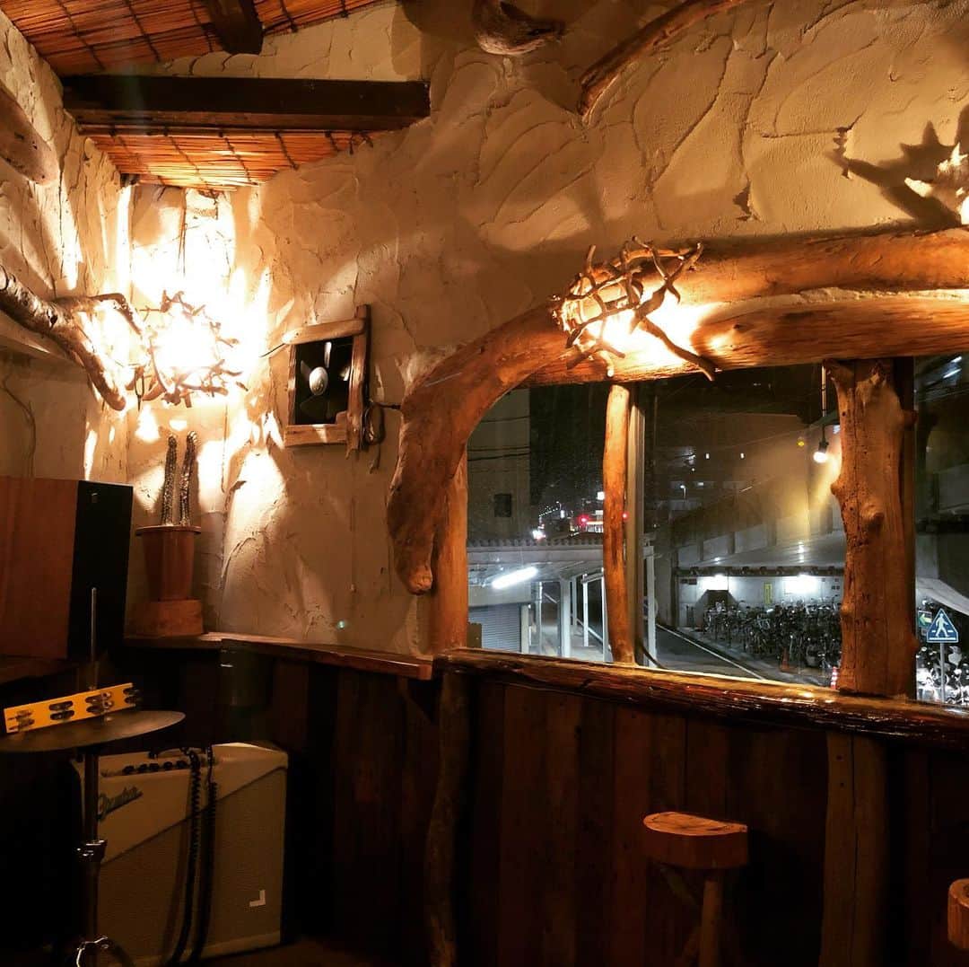 山川のりをのインスタグラム：「今夜は静岡の清水区オハナバーにてギターパンダライブです。20時スタート、投げ銭、生声ワンマンショーです。お近くの方々会いにきてアイニージュー！」