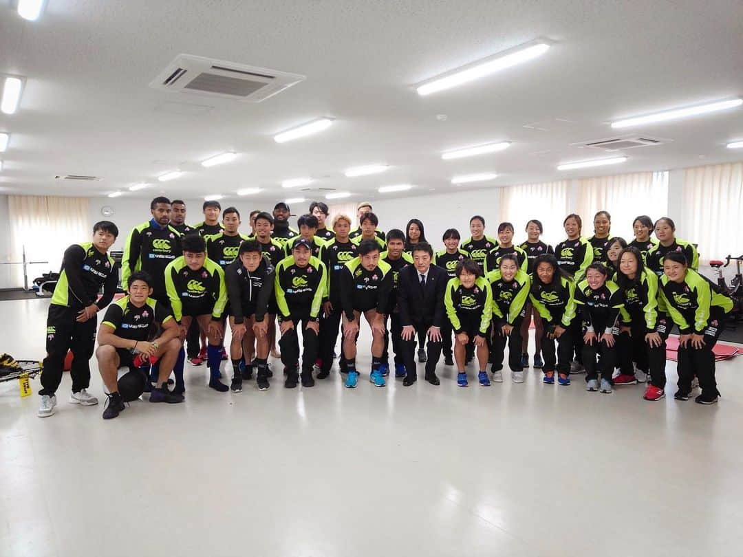 藤田慶和さんのインスタグラム写真 - (藤田慶和Instagram)「セブンズ日本代表府中合宿がスタート🏉 府中市長が激励に来てくださいました！ いつも素晴らしい環境で合宿をさせて頂いてありがとうございます🙏 #セブンズ #日本代表 #sevens #japan #府中 #合宿 #市長 #ラグビー #男女セブンズ」12月23日 18時11分 - yoshikazu15