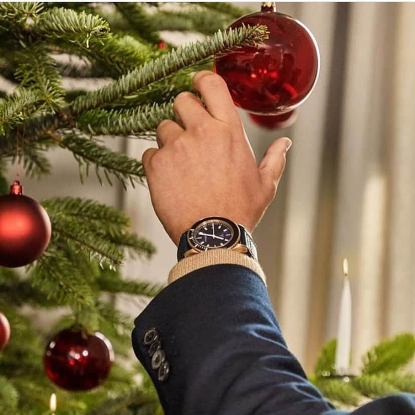 Maurice De Mauriac Zurichさんのインスタグラム写真 - (Maurice De Mauriac ZurichInstagram)「Happy 4th Advent. Today its time for decorating the Christmas Tree.🎄 Its also the last day for us at the „Wiehnachtsdorf“. Come to say hi. #lseries #mauricedemauriac #christmas #visitzurich #watchesofinstagram」12月23日 18時11分 - mauricedemauriac