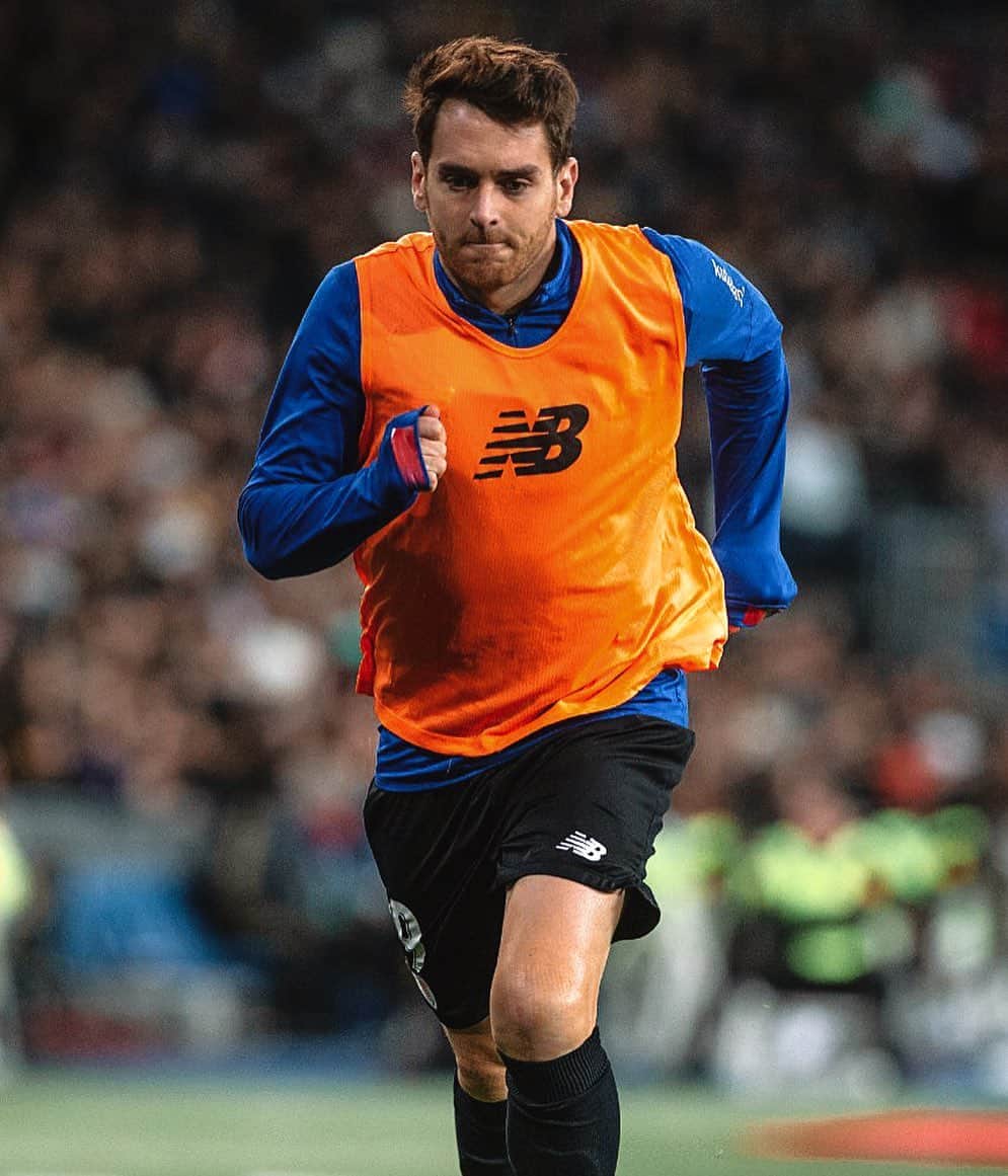 イバイ・ゴメスのインスタグラム：「¡Qué gran trabajo colectivo hizo ayer todo el equipo otra vez! No es fácil puntuar en el Bernabéu y las estadísticas están ahí para recordárnoslo ☺ ¡ZORIONAK! 💪🏼 Ya sin partidos hasta 2020 aprovecho para desearos feliz Navidad 🎄 y un próspero año nuevo.  Aupa @athleticclub ! 🦁🔴⚪️」