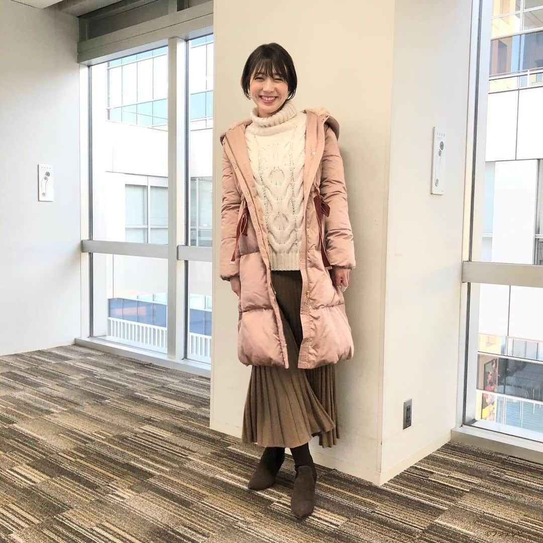 フジテレビ「めざましテレビ」さんのインスタグラム写真 - (フジテレビ「めざましテレビ」Instagram)「12月20日（金）きょう何着て行く？ ・ ファッション雑誌CanCamとコラボした お天気コーナー「きょう何着て行く？」 阿部華也子ちゃんの毎日のコーデを紹介♪ ・ 【きょうのコーデ】 コート→#PROPORTIONBODYDRESSING 2万7000円 ニット→#MEWSREFINEDCLOTHES 5900円 スカート→#N. 8800円 靴→#アルネ 2万7000円 ピアス→#Lycka 1600円 ・ 【コーデのポイント】 今シーズン豊富に出ているダウンコートのコーデ🧥 まろやかなピンクならスポーティ感を軽減できるので 可愛らしい雰囲気に仕上がります🍬 ロング丈のプリーツスカートを合わせて さらにかわいさをプラスしましょう🎵 ・ #めざましテレビ #きょう何着て行く？ #阿部華也子 #今日のコーデ#コーデ #CanCam #今日のファッション#ootd #きょう何着て行く？は月〜金朝6時22分ごろ放送！」12月23日 18時17分 - mezamashi.tv