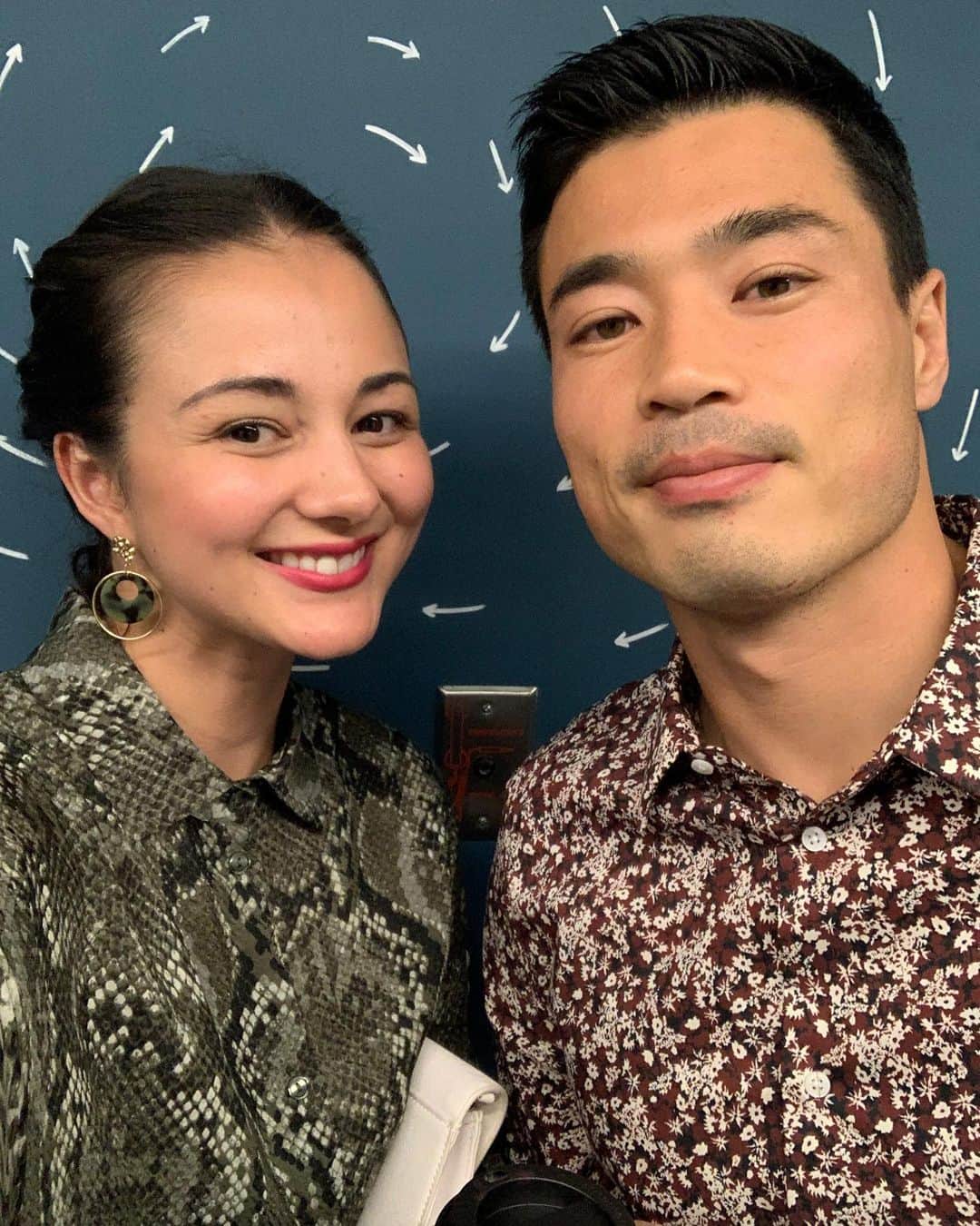 エリナ シルカのインスタグラム：「ハワイでおデート❤️ #datenight #夫婦デート　#柄　#背景も服も忙しい」