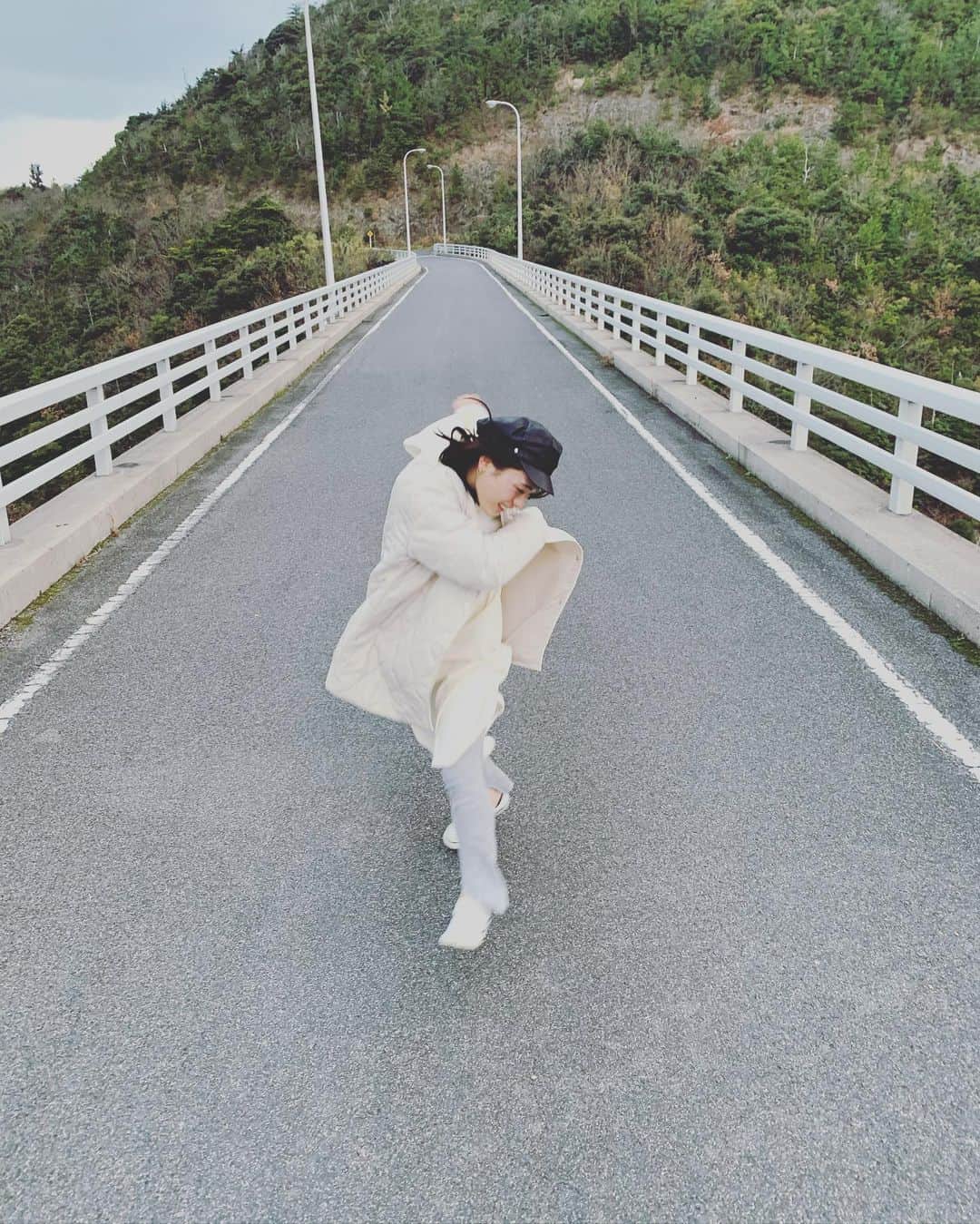 井手上漠さんのインスタグラム写真 - (井手上漠Instagram)「島で一番でかい橋かな🧚‍♀️🧚‍♀️」12月23日 18時41分 - baaaakuuuu