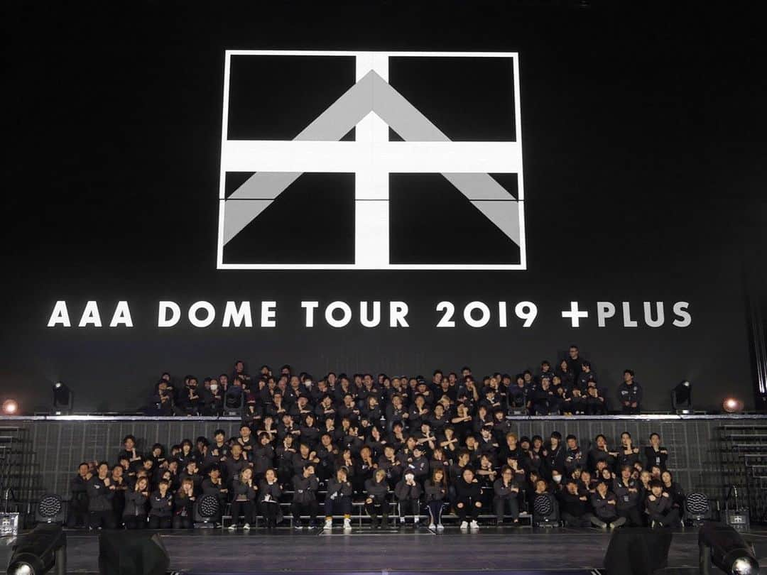 與真司郎さんのインスタグラム写真 - (與真司郎Instagram)「AAA DOME TOUR 2019 ＋PLUS終わってしまったー😭 来てくれたみなさんホンマにありがとうございました🙇🏼‍♂️ ホンマにいつみてもみんなの笑顔が最高すぎる😭 ホンマにホンマにみんなのことが大好きです🙈 そして、この最高の場所を作ってくれたスタッフのみなさんにも感謝🙏✨✨ みんなに支えられてここまでこれました🙇‍♂️ ファンのみんな、そしてスタッフさん含め、俺らに関わってくれている全ての人達は最高で最強や‼️‼️ すごく大切な俺の自慢のチームです‼️ Love you❤️ #AAA #DOMETOUR2019PLUS #與真司郎＝AAA」12月23日 18時48分 - shinjiroatae1126