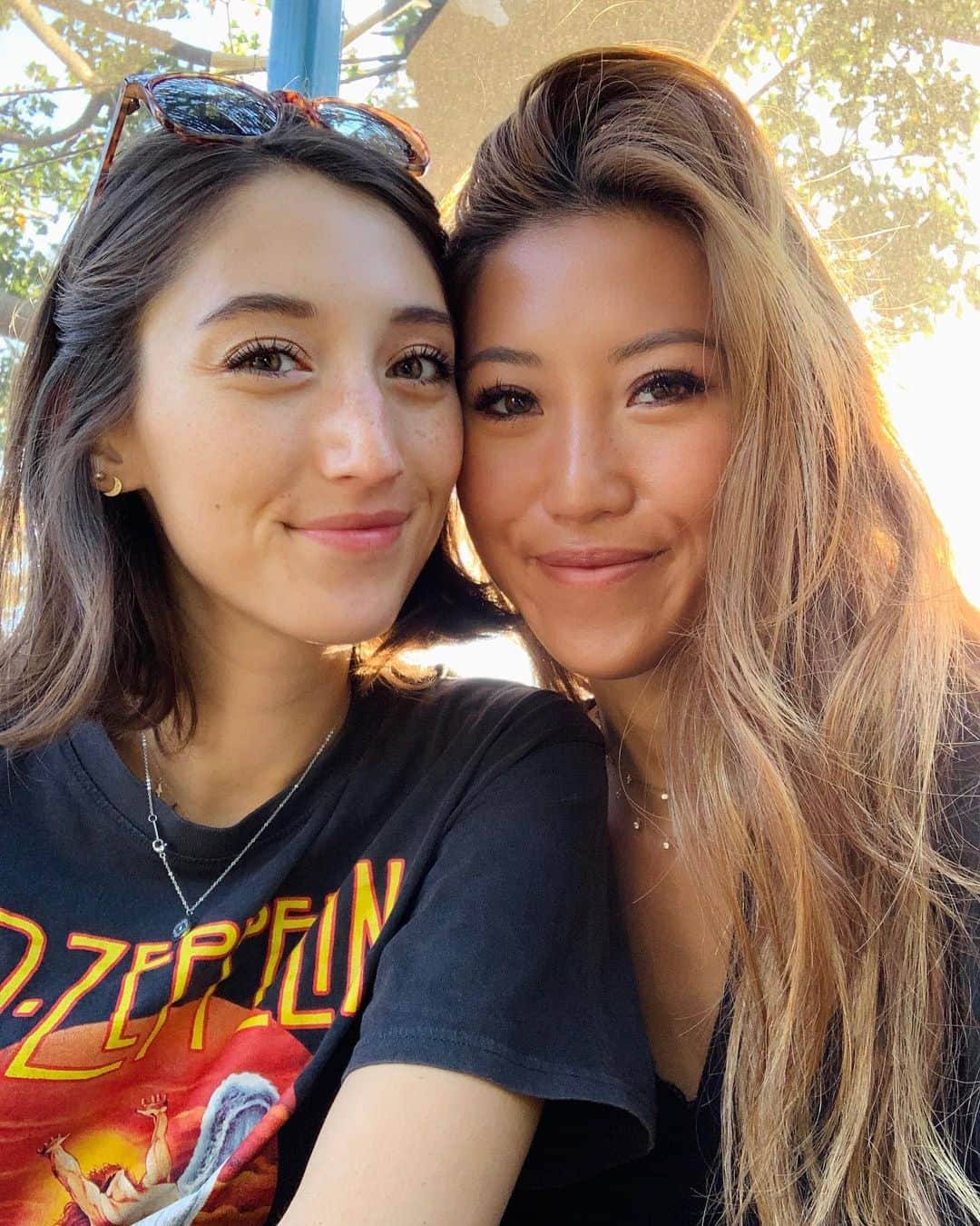 ジュディ舞衣のインスタグラム：「Highlight of our 2019 friendship was staying on FaceTime for over 7 hours as we fell asleep and then woke each other up in the morning👯‍♀️💓 #distancehasnothingonus」