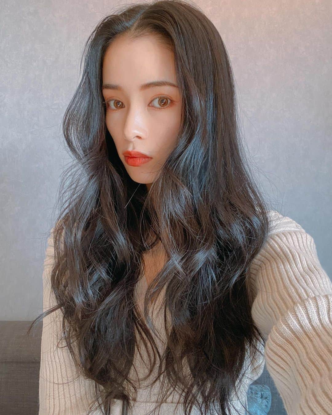 のインスタグラム：「巻。 .  #selfie #selfiegram  #japanese #tokyo #mom #mother #blackhair #黒髪 #makeup #hairmake  #momlife #mommylife #mommy #男の子ママ #女の子ママ#ママライフ #motherof2」