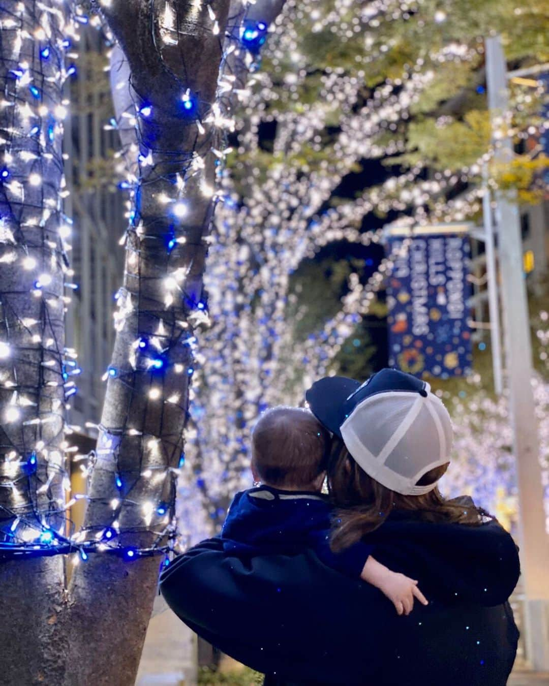 yoshiyaさんのインスタグラム写真 - (yoshiyaInstagram)「2019/12/23☀️ ㅤㅤㅤㅤㅤㅤㅤㅤ 👨🏽👶🏽🎄 ㅤㅤㅤㅤㅤㅤㅤㅤ  いっちょまえに肩なんか組んでよ  ㅤㅤㅤㅤㅤㅤㅤㅤ  #六本木 #イルミネーション #親子 #パパ #息子」12月23日 19時17分 - 448_style