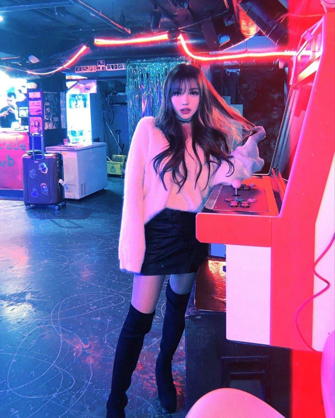 ポニーのインスタグラム：「여러부운 저는 24일 이브날에도 촬영이 있어요! 그래도 크리스마스 당일에는 집에서 푹 쉴 수 있을 것 같아요! 다들 크리스마스 계획 세우셨나요?🎅🏻🎄🎁」
