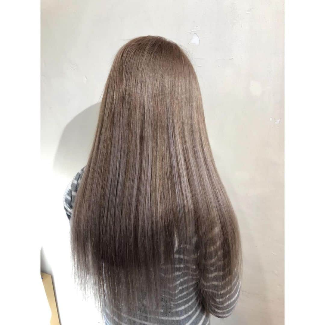 石垣千菜美さんのインスタグラム写真 - (石垣千菜美Instagram)「New hair color✨ 産後の美容院だった💇‍♀️ 今回も満足です💯 今年最後もゆうきくんありがとう🐼 この1年間ずっとわがままの私の髪の毛をやってくれて感謝です❤︎❤︎ 来年の3月が楽しみです…😜 来年もよろしくお願いします🙋‍♀️❤️ #egg #egg復活 #石垣千菜美 #石垣ちなみ #eggモデル #eggガール #ギャル #黒ギャル」12月23日 19時29分 - chi_nami.1108