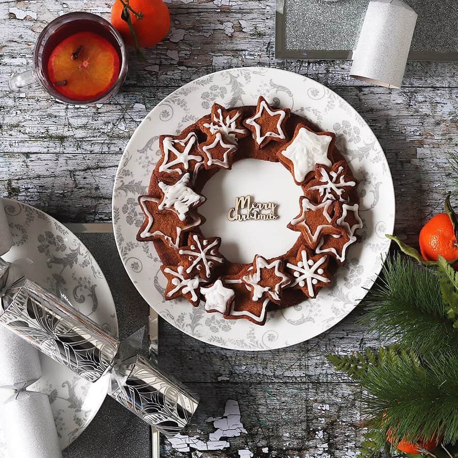 ローラアシュレイのインスタグラム：「Looking for some last minute baking inspiration? We’ve got just the thing! Head to the Laura Ashley blog for our complete #12BakesofChristmas mini-series, featuring these scrumptious recipes and more! 🍰 Have you tried your hand at any festive bakes this year? Tag us in your creations! #LauraAshleyChristmas」