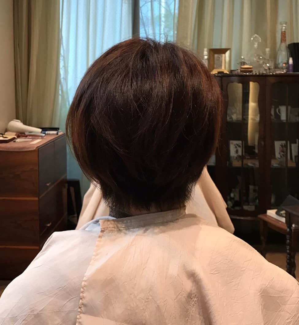 若村麻由美さんのインスタグラム写真 - (若村麻由美Instagram)「❣️いつもありがとう✂︎土屋雅之さん❣️ アタシのインスタ初動画2017/1/7投稿に技がチラッと👀✨@zoe. tsuchiya  #mayumiwakamura #若村麻由美 #20年来 #ヘアカット #魔法の手 #奇跡のカット #ショートヘア #銀座 #美容室 #土屋雅之 #オンラインサロン https://lounge.dmm.com/detail/ . . . 📺今晩21:00フジTV系『シャーロック 特別編』@sherlock_cx .  #今晩 #見納め #あの髪は #もうありません #シャーロック から #少女仮面 へ」12月23日 19時44分 - mayumiwakamura_official