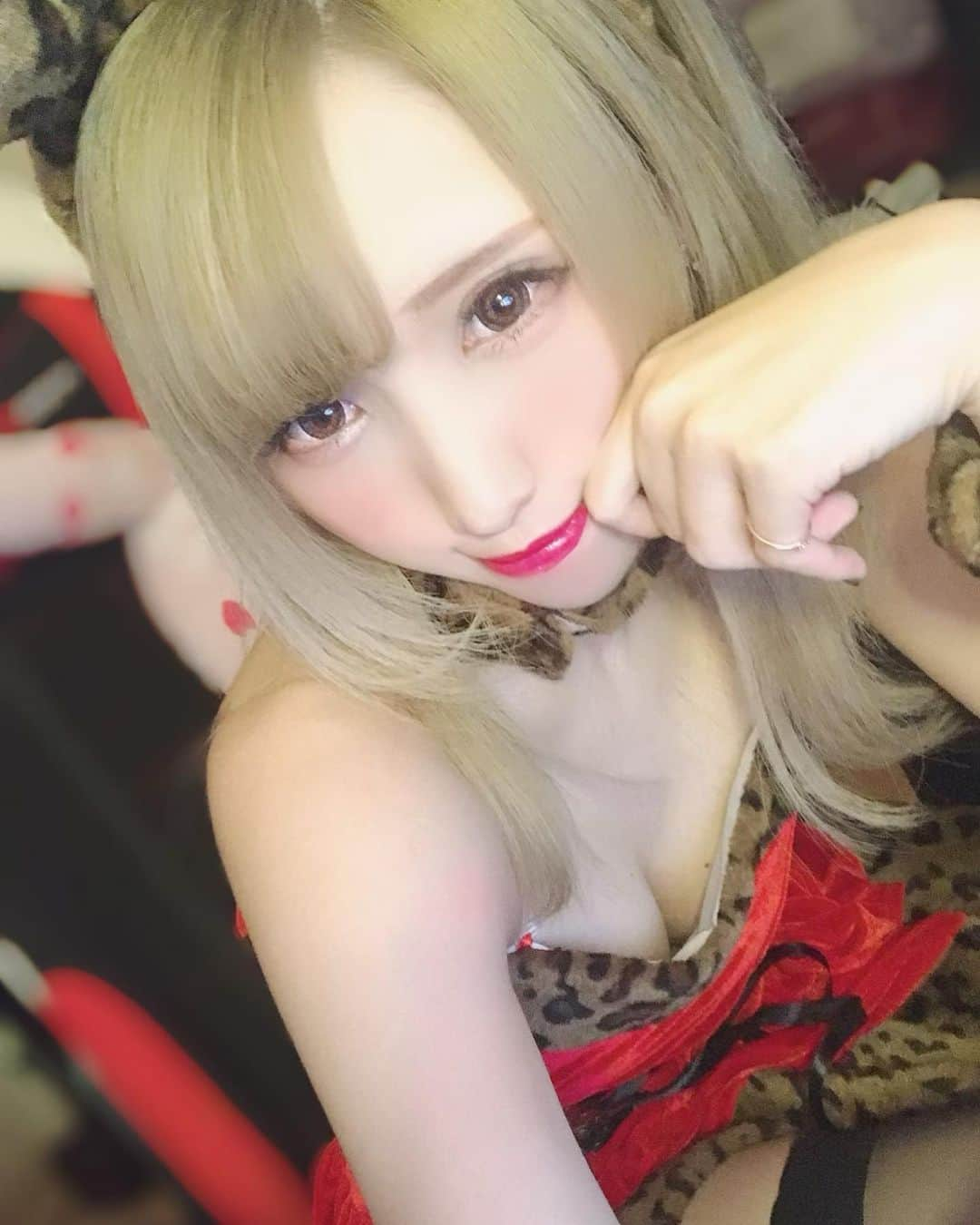 みったんのインスタグラム：「Xmas🎅🎄🐯 #youtuber #youtube #cosplay #cosplayer #cosplaygirl #japan #japanese #japanesegirl #esports #gamer #gamergirl #progamer #christmas #xmas #santaclaus」