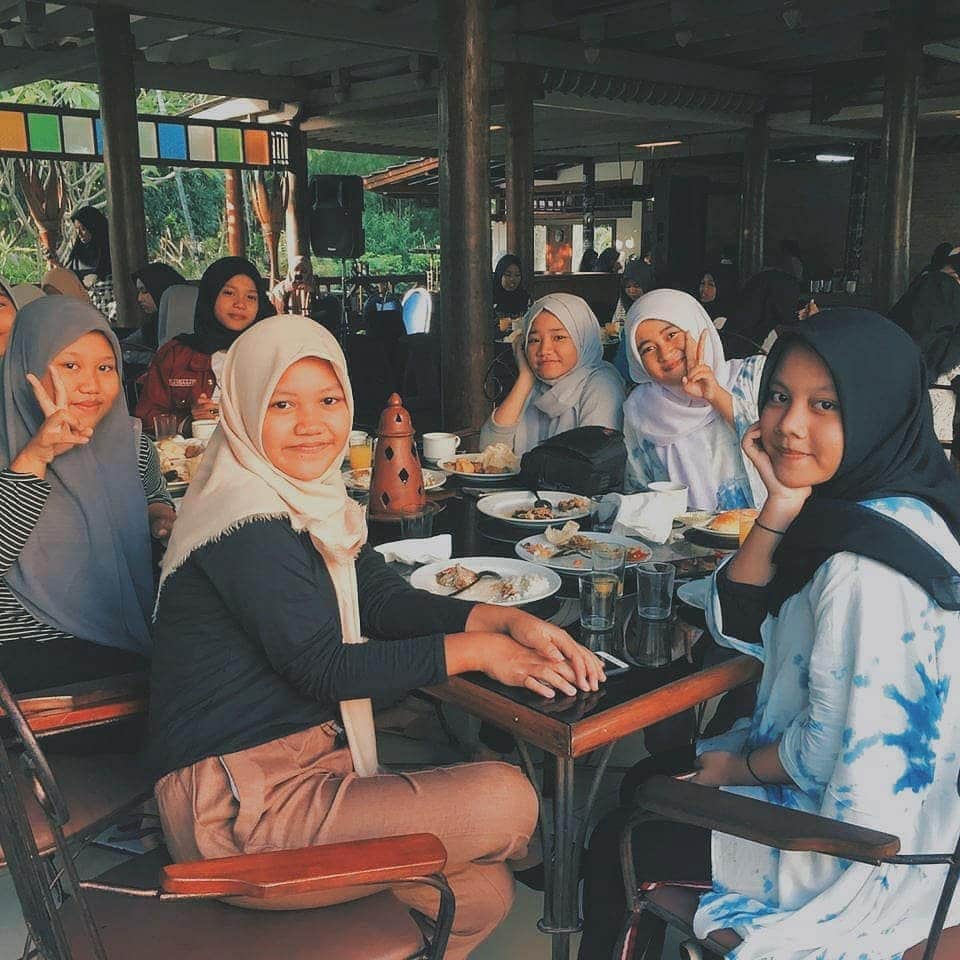 ソア のインスタグラム：「2/3 Tebing Breksi🏞️ . Trip by :@hmtourbekasi」