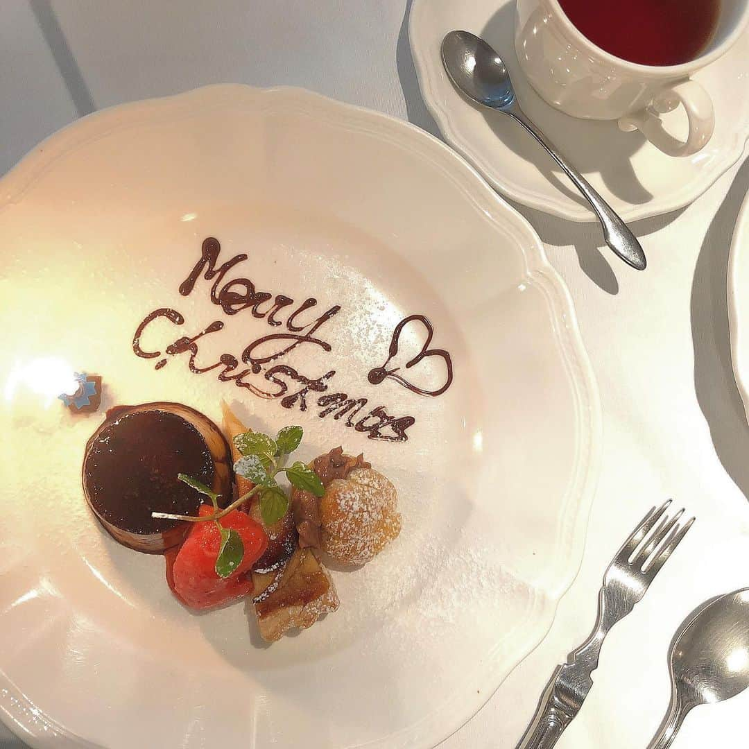 篠崎彩奈さんのインスタグラム写真 - (篠崎彩奈Instagram)「_ お友達とクリスマスランチへ...🍴♡ お洒落でとても美味しいのに お値段もリーズナブルで とても素敵なお店でした☺︎ . クリスマスってやっぱりいいですね〜🥰🎄 みんなのクリスマスのご予定はなんですか？🎅🏻 #クリスマス #クリスマスランチ #原宿 #原宿ランチ #原宿カフェ #リストランテカバカヴァロ」12月23日 20時00分 - ayana.s_official