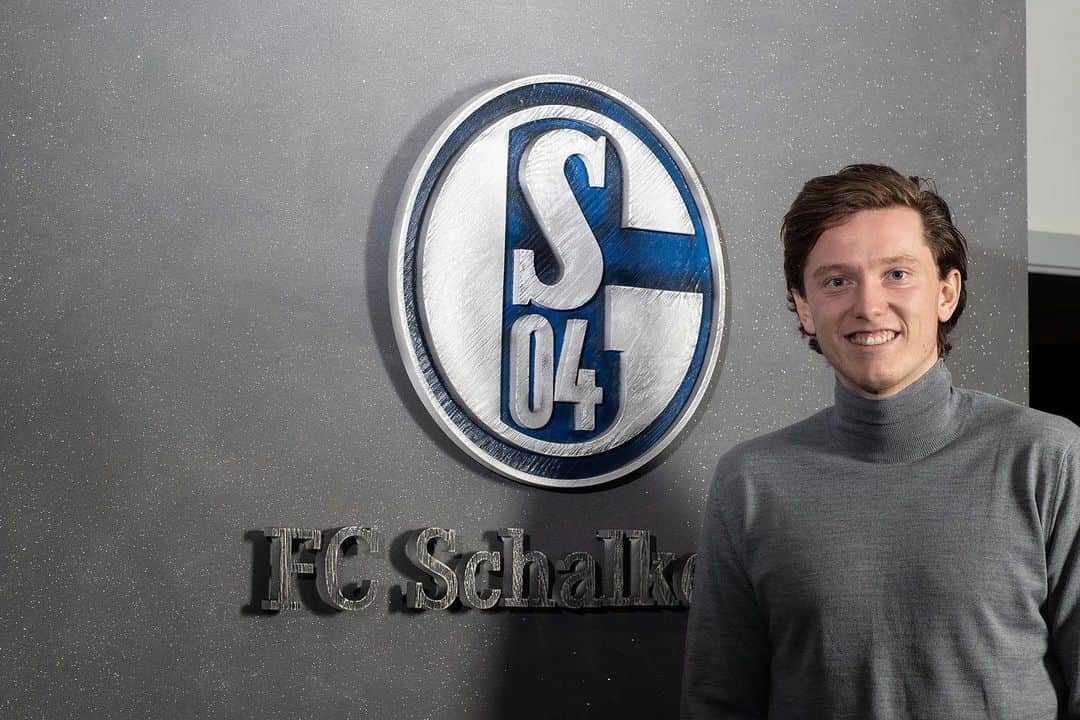 ミヒャエル・グレゴリッチュさんのインスタグラム写真 - (ミヒャエル・グレゴリッチュInstagram)「@s04 ⚒ #schalke04」12月23日 20時09分 - mgregerl