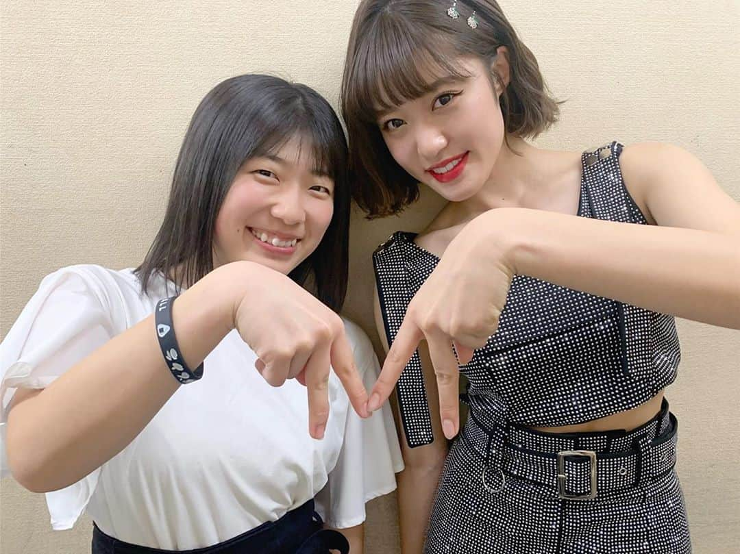 王林さんのインスタグラム写真 - (王林Instagram)「❤︎ POWER LIVE 2019でライスボールの水愛とプリンセスプリンセスさんの「M」をカバーさせて頂きました💙💚 . 特典会でたくさんの人からMが胸に刺さったと言ってもらえて、泣いたという人までいて、心に届く歌を歌えていたらつれしいです🤤 . それもこれも水愛のおかげで、ライスボールと言ったらやっぱり歌の上手さということで水愛ののびのびした高音に私も引っ張り伸ばしてもらったようなものです☺️✨ . 水愛と2人で色んなお話もできて、それが楽しくて、水愛の笑顔が私の癒しになってました🤦‍♀️💗 . しっかりしていて、そしてポジティブで、忙しくてなかなか練習時間を取れない中でも明るく笑顔で引っ張ってくれました😭 . 水愛と一緒に歌えてうれしかったよぉぉぉぉぉお😭😭😭💗💗 ありがとう💐 . . #POWERLIVE2019 #RINGOMUSUME #王林 #ライスボール #水愛 #M」12月23日 20時13分 - ourin_ringoooo