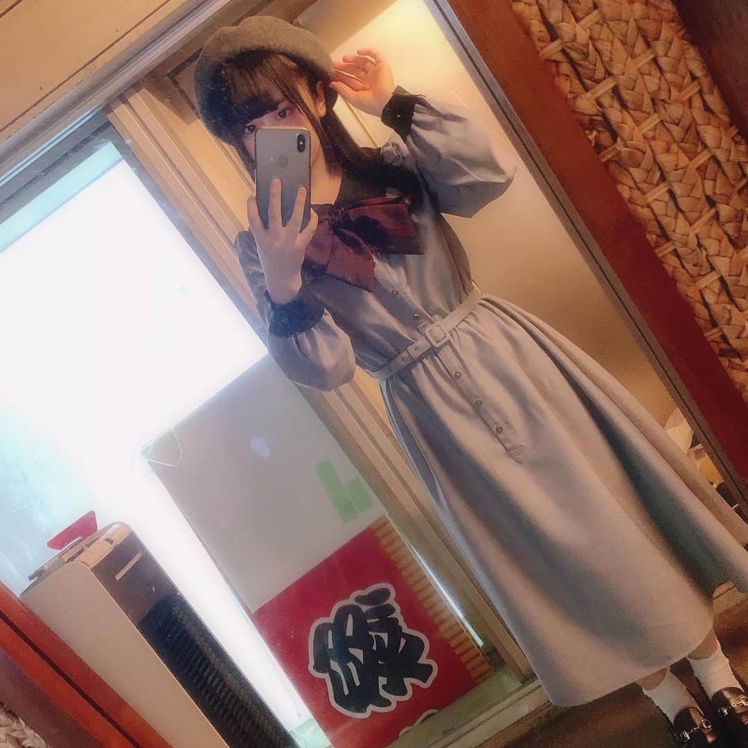 海月咲希のインスタグラム：「昨日のクリスマスデート私服。 とお渡し会でいただいたケーキ達。 #メリークリスマス #みんなに褒められた可愛いワンピース #人生初ベレー帽 #ベレー帽はまゆちゃんからいただいたもの #ケーキは3種類 #雑な編集 #割と時間かけた編集 #多めに見てね」