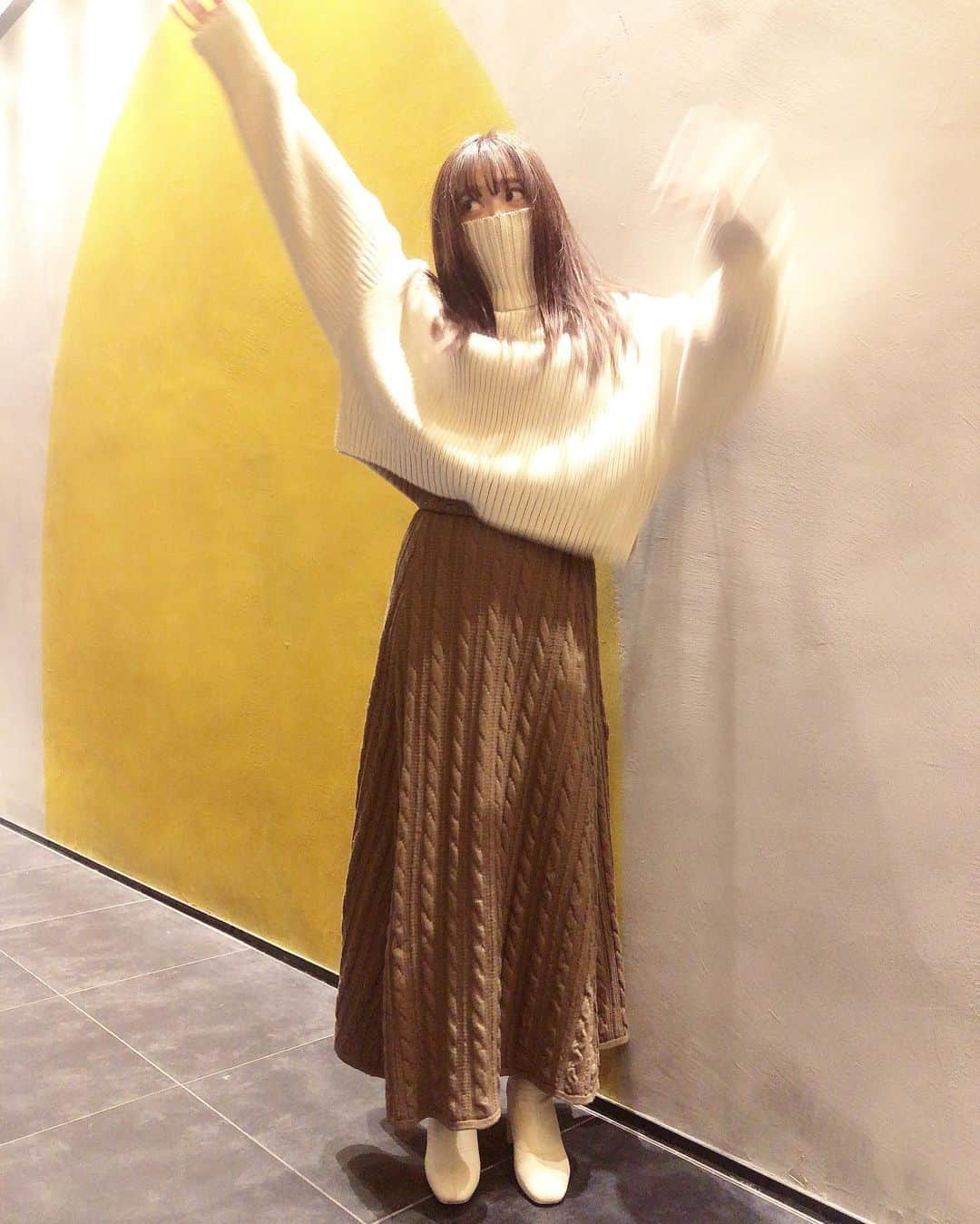 小澤しぇいんさんのインスタグラム写真 - (小澤しぇいんInstagram)「モモンガスタイル🐥 とても暖かいニットの生地のロングスカートを手に入れたのです。 スタイルよく見えるように短めの#ボリュームニット　を合わせましたシンプルな冬のちびっこーでです♡ #titivate  #ティティベイト #ケーブルニットフレアスカート #titivatestyle #シンプルコーデ #coordinate #ootd #instagood @titivatejp」12月23日 20時25分 - 1217_shane