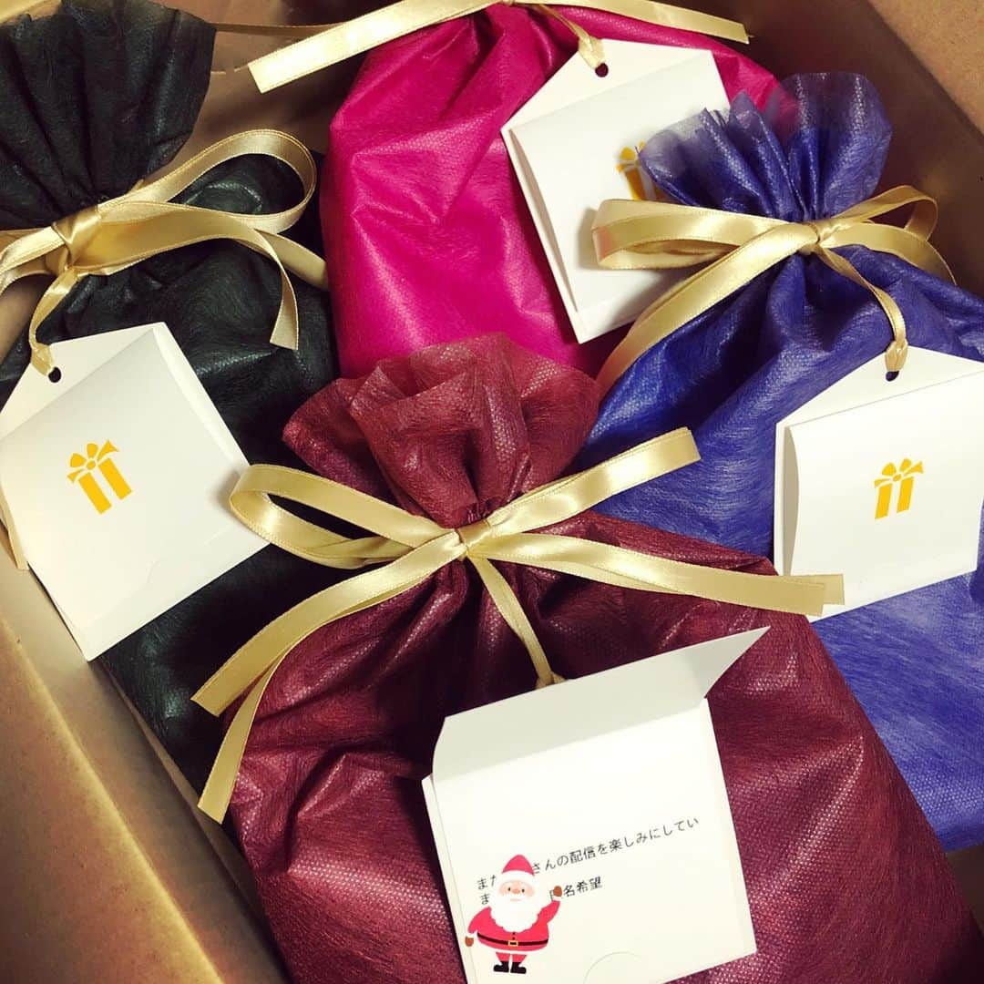 馬渕史香のインスタグラム：「昨日、少し早めのサンタさんがきました🎄🎁 いつもありがとうございます🥰」
