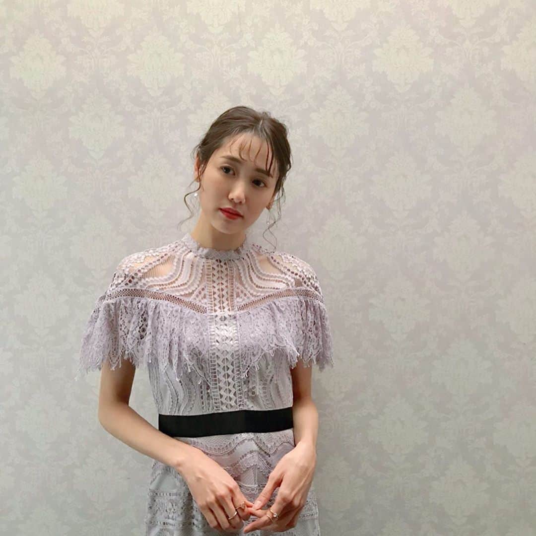 小林ようのインスタグラム：「#🦷 ひと足お先に明日から親知らず抜歯休暇に入ります。 皆々さま今年も一年ありがとうございました！ #クリスマスに親知らずを3本一気に抜く女 #小林よう . #shooting  #violetdress #model #tokyo #fashion #仕事納め #撮影 #親知らず #패션 #모델 #도쿄」