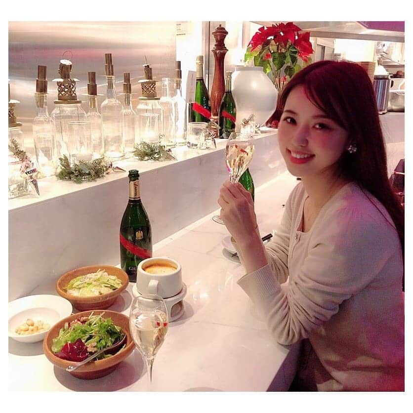 垰智子さんのインスタグラム写真 - (垰智子Instagram)「明日はクリスマスイブですね🎄 . . この時期は、シャンパンで乾杯する事が増えて来るけど、@ghmumm_jpn で乾杯すると、『がんばれ♪』って背中を押してもらえてるみたいで、うれしい気持ちになれる♡ . SMT Tokyo で乾杯したんだけど、韓国料理のピリ辛とマムの相性が抜群だったよ♪ . 元気付けのシャンパーニュ『Maison Mumm 』で是非、みんなも乾杯してみてね🥂 . . #mumm #mummgrandcordon #celebration #PR #shampagne #シャンパーニュ #akasaka #smt #赤坂 #alcohol #happy」12月23日 20時56分 - taotao_tomo