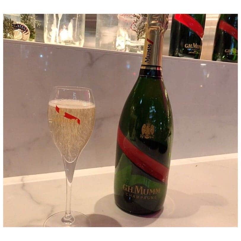 垰智子さんのインスタグラム写真 - (垰智子Instagram)「明日はクリスマスイブですね🎄 . . この時期は、シャンパンで乾杯する事が増えて来るけど、@ghmumm_jpn で乾杯すると、『がんばれ♪』って背中を押してもらえてるみたいで、うれしい気持ちになれる♡ . SMT Tokyo で乾杯したんだけど、韓国料理のピリ辛とマムの相性が抜群だったよ♪ . 元気付けのシャンパーニュ『Maison Mumm 』で是非、みんなも乾杯してみてね🥂 . . #mumm #mummgrandcordon #celebration #PR #shampagne #シャンパーニュ #akasaka #smt #赤坂 #alcohol #happy」12月23日 20時56分 - taotao_tomo
