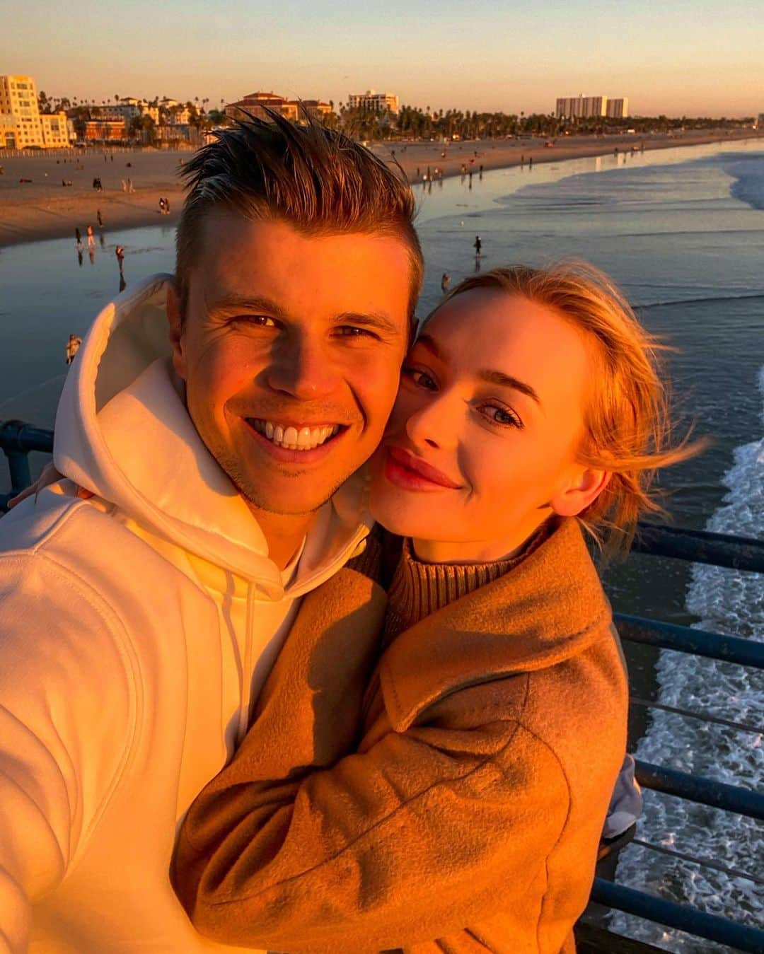 リアノン・ランゲラック（ミッチェル・ランゲラックの妻）のインスタグラム：「I love a good sunset ✨✨✨」