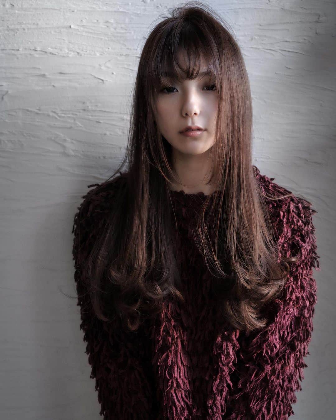 よしむーのインスタグラム：「15cmカット！！んでも長い笑﻿ ﻿ よしむーさんのカットは手触りが良くなる！と言ってくれる🥺﻿ ﻿ ✂︎✂︎✂︎✂︎✂︎✂︎✂︎✂︎﻿ Torte(トルテ)﻿ 573-1191﻿ 大阪府枚方市新町1-4-10アクアムーン103﻿ TEL 0728086442﻿ HP https://torte-hair.com﻿ ﻿ ✂︎ ゲストの話をしっかり聞き親身になりその人に合ったお悩み解決へ導きます﻿ ✂︎ 絶対に外さない”似合う”扱いやすいヘアデザイン﻿ ✂︎ 外国人風のくすみに艶が輝くこだわりアッシュ系カラー﻿ ✂︎ "まるでおしゃれ染め"初めから白髪がなかったかのようなクリア発色のグレイカラー﻿ ✂︎ ダメージレスに真面目に向き合い﻿ 通っていただくことで髪質改善が期待できます﻿ ✂︎ 話題の再生美容を取り入れた"復元"メニューで極上のツヤに﻿ ✂︎ ミドルエイジからシニアの方へ"ずっと若々しく"いてもらえる技術アプローチ﻿ ✂︎ コスト度外視の本当に良い商材のみを使用しています ﻿ #枚方市美容院 #Torte」