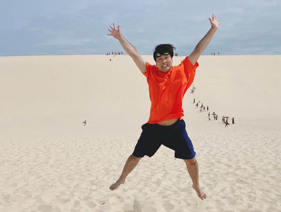 渋谷ジャパンさんのインスタグラム写真 - (渋谷ジャパンInstagram)「砂すべりをしました！！写真では伝わりづらいけどめちゃくちゃスピード出て口の中砂まみれになったよ！！！ #モートン島 #オーストラリア」12月23日 20時57分 - shibuya_japan