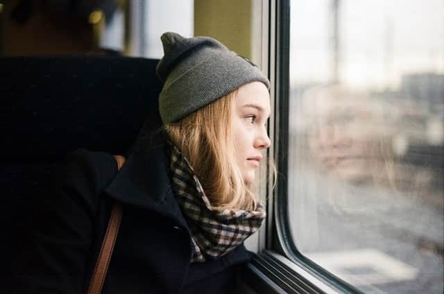 アクアスキュータムのインスタグラム：「Travelling home for Christmas? Protect yourself from the elements in the Sandhurst lambswool scarf as seen on @Darias_films」