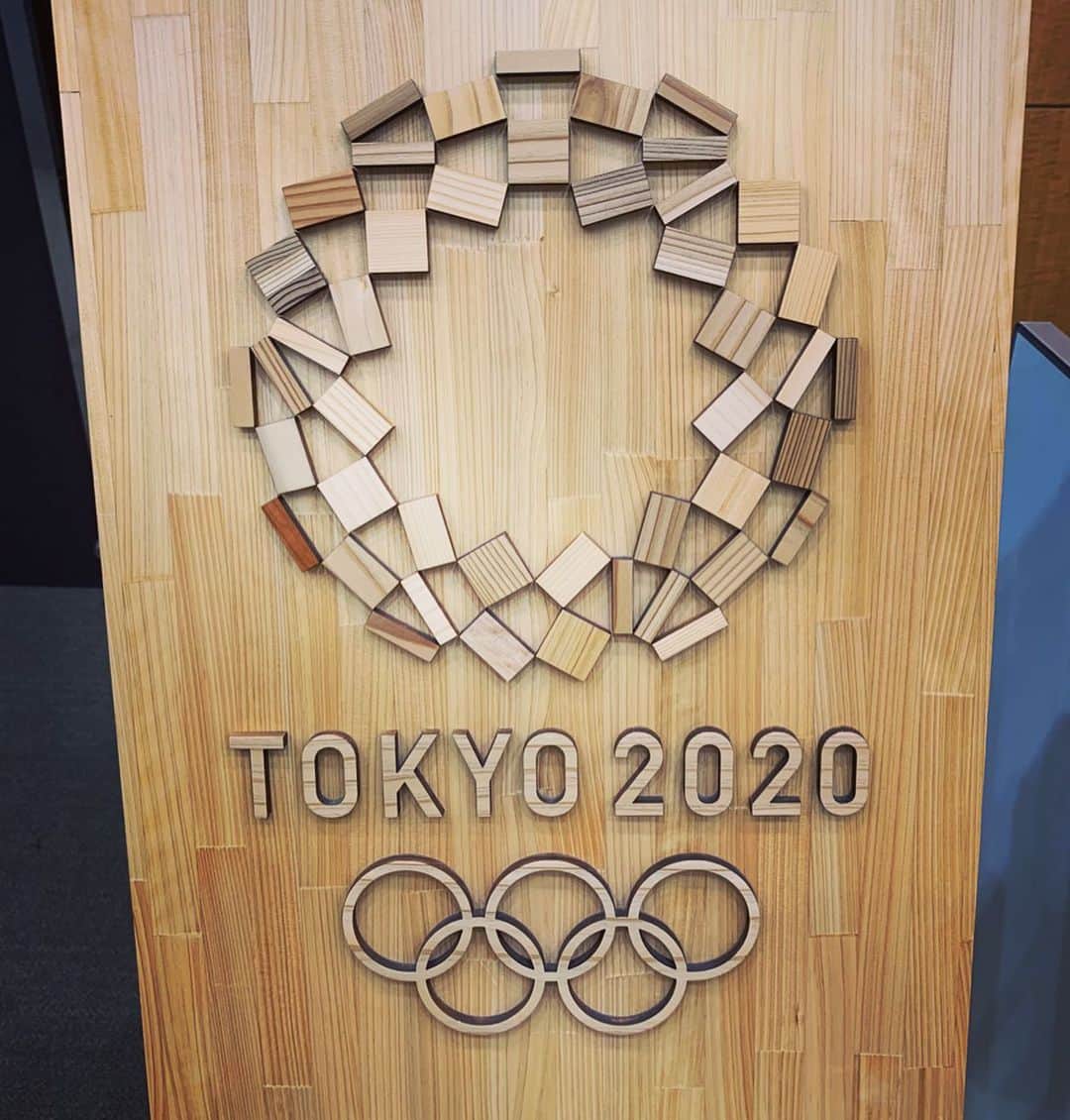 住吉美紀さんのインスタグラム写真 - (住吉美紀Instagram)「#TOKYO2020 東京オリンピックパラリンピックのボランティア向けの英語通訳セミナーに参加してきました。 通訳のやり方の講義とmix zone のインタビュー通訳のロールプレイ練習。語学ボランティアに応募している様々なバックグラウンドの方とも交流できるのもとても興味深く。 オリンピックになんらか参加したいと応募したのは1年前ですが、ようやくなんだか近づいてきた実感が。英語力や仕事で培ってきた経験が活かせるといいな。来年を思う年末であります。 #オリパラボランティア  #olympics2020 #olympicvolunteer」12月23日 21時07分 - miki_sumiyoshi