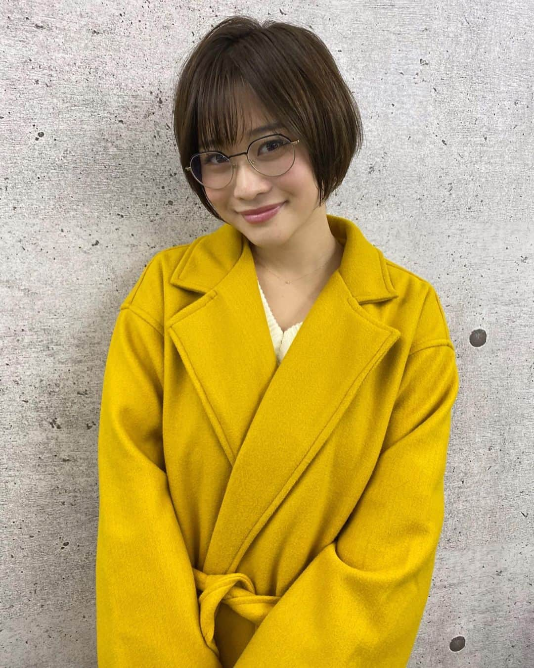 橘花凛さんのインスタグラム写真 - (橘花凛Instagram)「今日はオフでしたので、髪の毛のメンテナンスへ✨ ikiのショートの達人 @iki_tendo さんにカットカラートリートメントしてもらいました(● ˃̶͈̀ロ˂̶͈́)੭ꠥ⁾⁾ ありがとうございました♩ お仕事の関係で前髪もつくりました❤️ 着ているコートは @lilirena_ のものだよ♩カーキは少し思い切ったけど明るくて可愛くてお気に入り💓 #ショートヘア #ショート #ショートカット」12月23日 21時12分 - rintakahashi0809