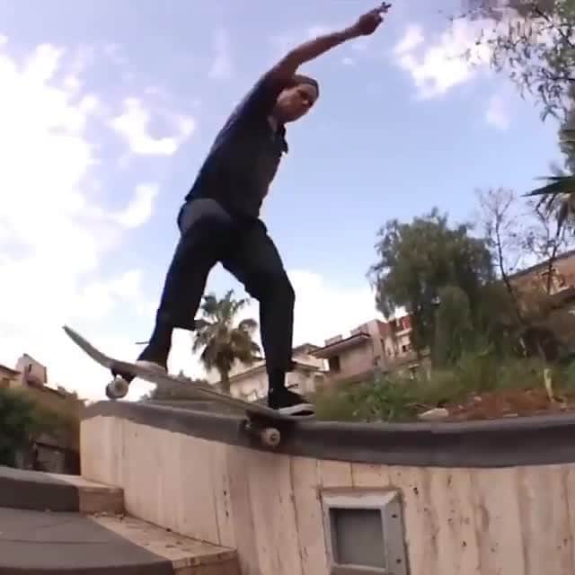 のインスタグラム：「@kevinspankylong from ‘The Balance of Opposites’ || Now playing at ThrasherMagazine.com || Fulll video はプロフィールのリンクより || #RVCAskate #balanceofopposites」