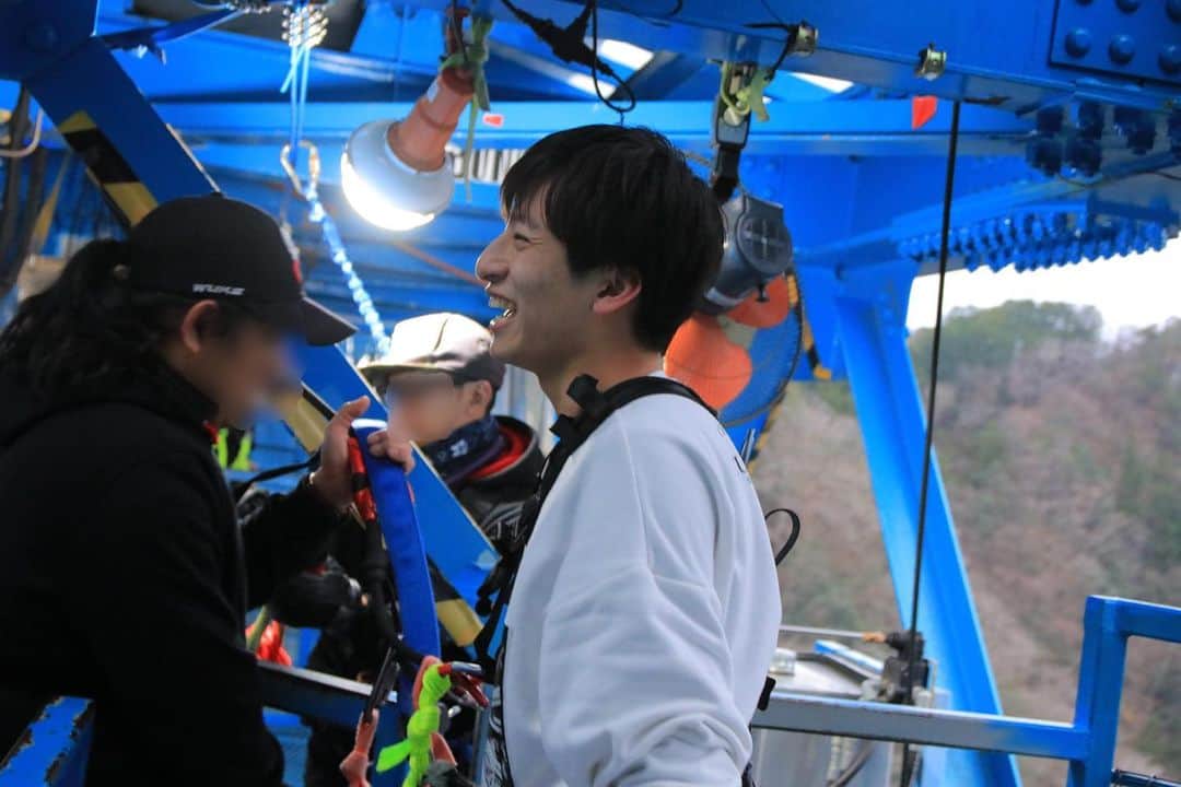 岡田翔大郎さんのインスタグラム写真 - (岡田翔大郎Instagram)「初バンジージャンプ❗️ 友達と飛びにいきました！ 写真は4コマ漫画風にしてみました〜  #バンジージャンプ #次はスカイダイビングかな？笑 #岡田翔大郎」12月23日 21時31分 - okadashotaro_official