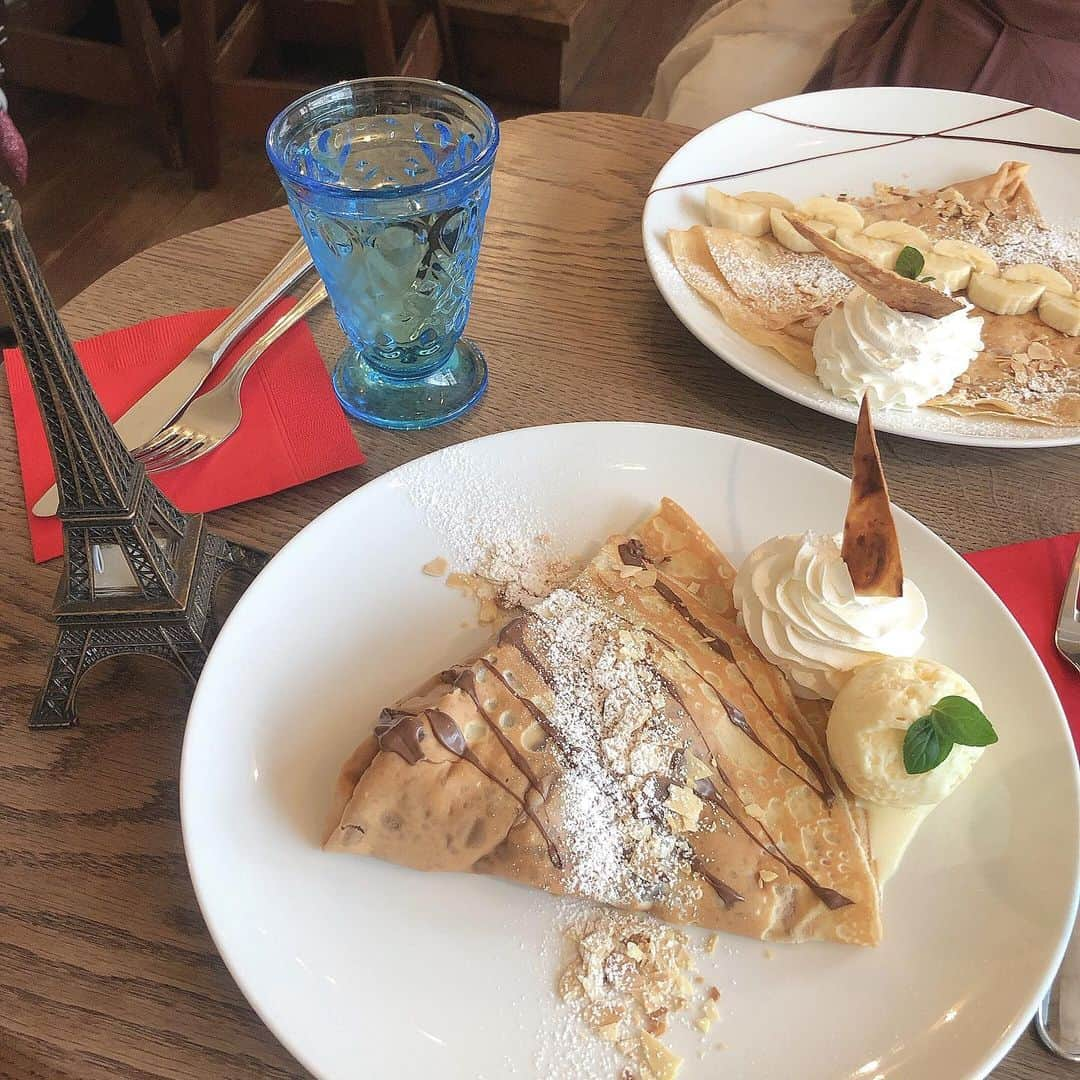 本間日陽さんのインスタグラム写真 - (本間日陽Instagram)「* 古町にあるクレープ、ガレットのお店 パリに行きたくなるような店内🩰🇫🇷 スイーツ系もお食事系もあるから いつでも楽しめます😻 注文後、店内がクレープ生地の 甘い匂いでいっぱいになって しあわせでした💌美味しかった〜〜 #新潟カフェ #古町カフェ」12月23日 21時27分 - hinata_homma1110