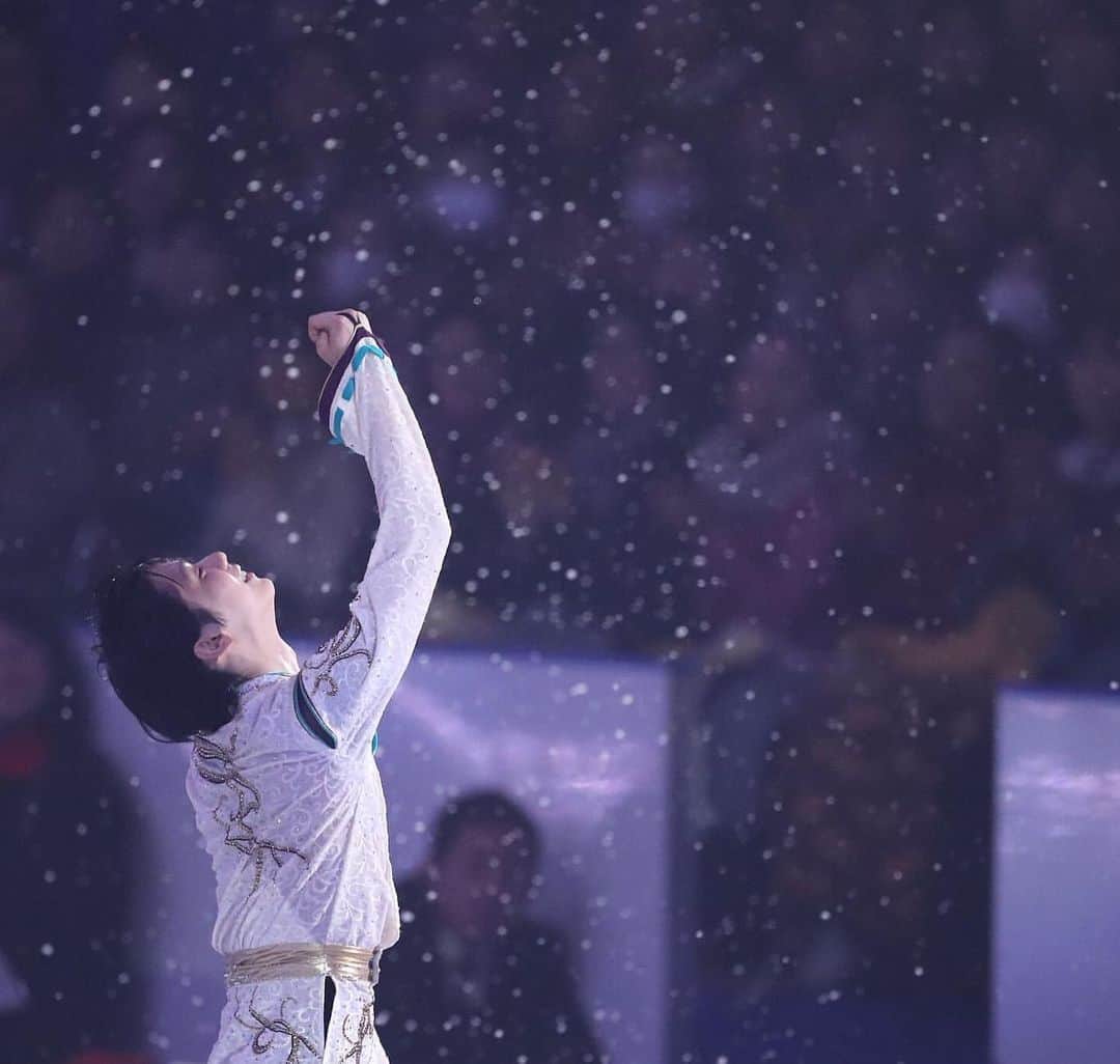 のインスタグラム：「羽生さんは最高のサンタさんだね🔔🎄 #Repost @sponichitokyophoto #羽生結弦 #yuzuruhanyu #figureskating #figureskater」