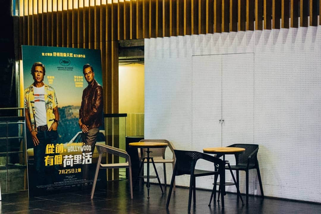 HereNowさんのインスタグラム写真 - (HereNowInstagram)「Bolstering the independent film scene in Hong Kong since 1996 is Broadway Cinematheque, a small theater on Public Square Street in Yau Ma Tei. Here members can borrow a variety of books and DVDs to take home for free.喜愛電影的人來香港必定造訪的電影場所 Recommended by @kurtdelin. . . . #herenowcity #wonderfulplaces #beautifuldestinations #travelholic #travelawesome #traveladdict #igtravel #livefolk #instapassport #optoutside #百老匯電影中心#broadwaycinematheque #discoverhongkong #igershk #unlimitedhongkong #insidehongkong #discoverhk #香港」12月23日 21時49分 - herenowcity