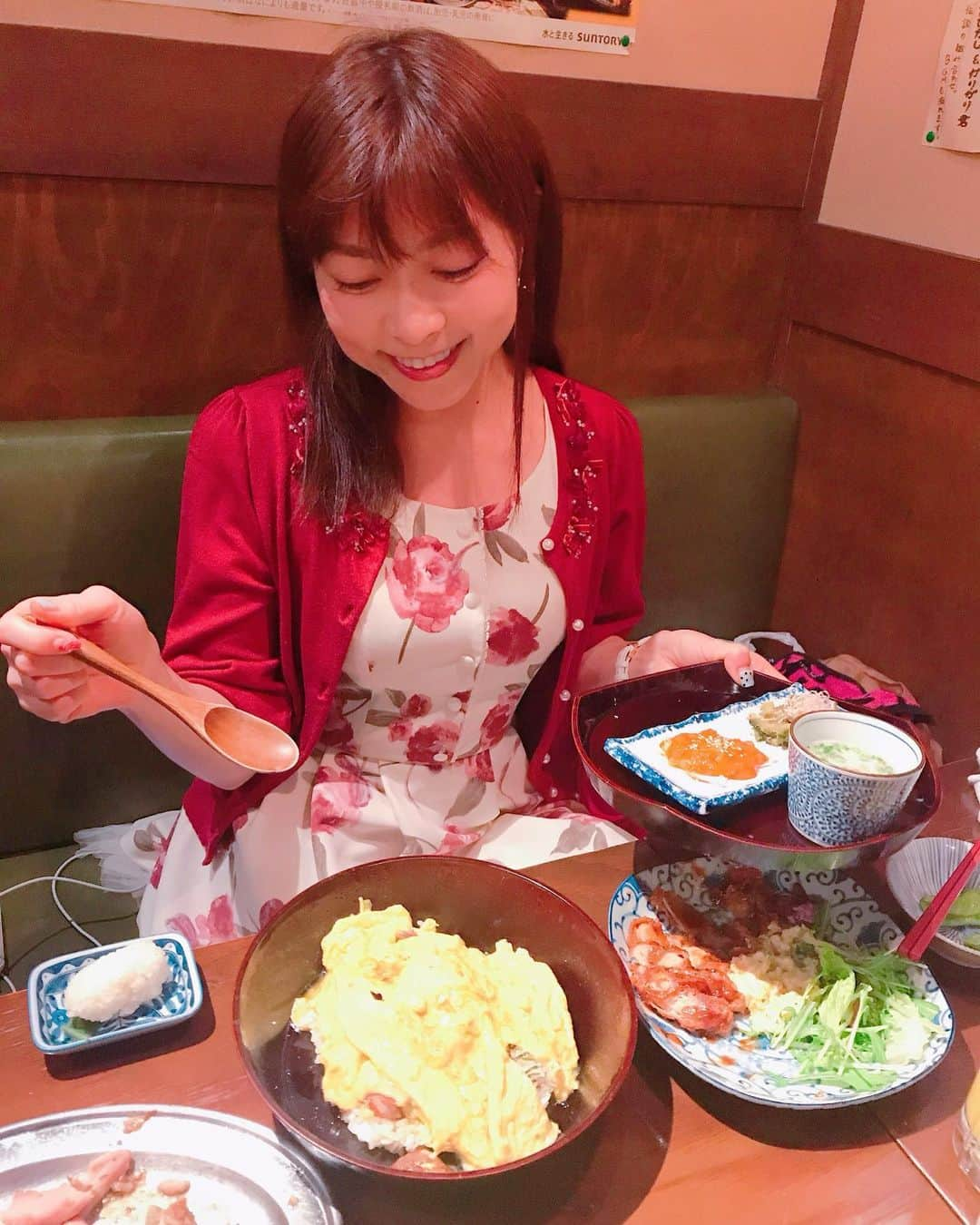 DJ MIYAさんのインスタグラム写真 - (DJ MIYAInstagram)「こんばんは💗昨日は、渋谷で夕ご飯を食べてきましたぁ❤️❤️ マークシティーからもすぐ近くの所にある、 「釜焼鳥本舗おやひなや 渋谷ハチ公口店」に行ってきました。❤️ .  讃岐名物の「骨付鳥」が名物の居酒屋さんで、焼鳥以外のメニューもかなーり充実していました♪(^ ^) . .  ふっくらとした鶏肉が、外の皮がパリパリ、それにやわらかジューシーでめっちゃ美味しい～～～！！❤️ . ★かつをの土佐盛りサラダや、★アボカドのアヒージョも美味しーい！！しかもアヒージョの器可愛い❤️😍 . . ★チキンバンバン 580円  えー！！！このボリュームでこのコスパには驚きー！ 甘辛のとろーりスパイシーなソースとさっくさくの鶏肉がめっちゃ美味しいのー！！❤️ . . ★伝説の親子重 1380円  グリルしたおやどりと、たっぷーりのたまごでふんわーり！！めっちゃめっちゃ美味しいよーぉ❤️引き締まってこりっとすら感じるおやどりの食感がたまらないねー！！たまごも甘くしてあって食べやすいです。 . . ★オカマのプリン🍮 デザートまで濃厚たまごが使われていて、絶品のプリンですよぉー、これ(^○^) 贅沢スイーツが、まさか渋谷のここで食べられるとは驚きましたっ！  ここならではのお料理が食べられるので おすすめです。  すごい渋谷駅から近いし、ひとりでも入りやすかったでーす☆彡 . ごちそうさまでした❤️ .  渋谷おやひなやで検索してね! Casting By @woomy.restaurant#PR . .  #グルメ女子　#渋谷居酒屋　#渋谷　#渋谷グルメ　#グルメ #グルメブロガー　#焼き鳥好き　#おやひなや　#SHIBUYA　 #居酒屋さん　#渋谷グルメ　#旅インスタグラマー　#今日のコーデ #旅好き女子　#フィットネス女子　#グルメ好き　#郷土料理 #四国料理　#鶏肉　#今日のメイク　#ファッション好き　#ファッションブロガー #ファッショニスタ　#インスタグラマー　#インフルエンサー」12月23日 22時07分 - dj_miya