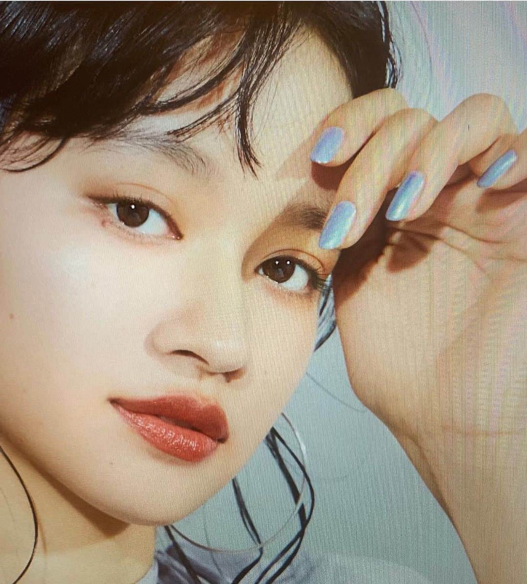 shihori.kathleenのインスタグラム：「😗💄🐤🐧 . 事務所に行った時にPCにどーんと映し出された @hoyu_professional hoyuの広告 ありがとうございましたー！❄️👀👄」