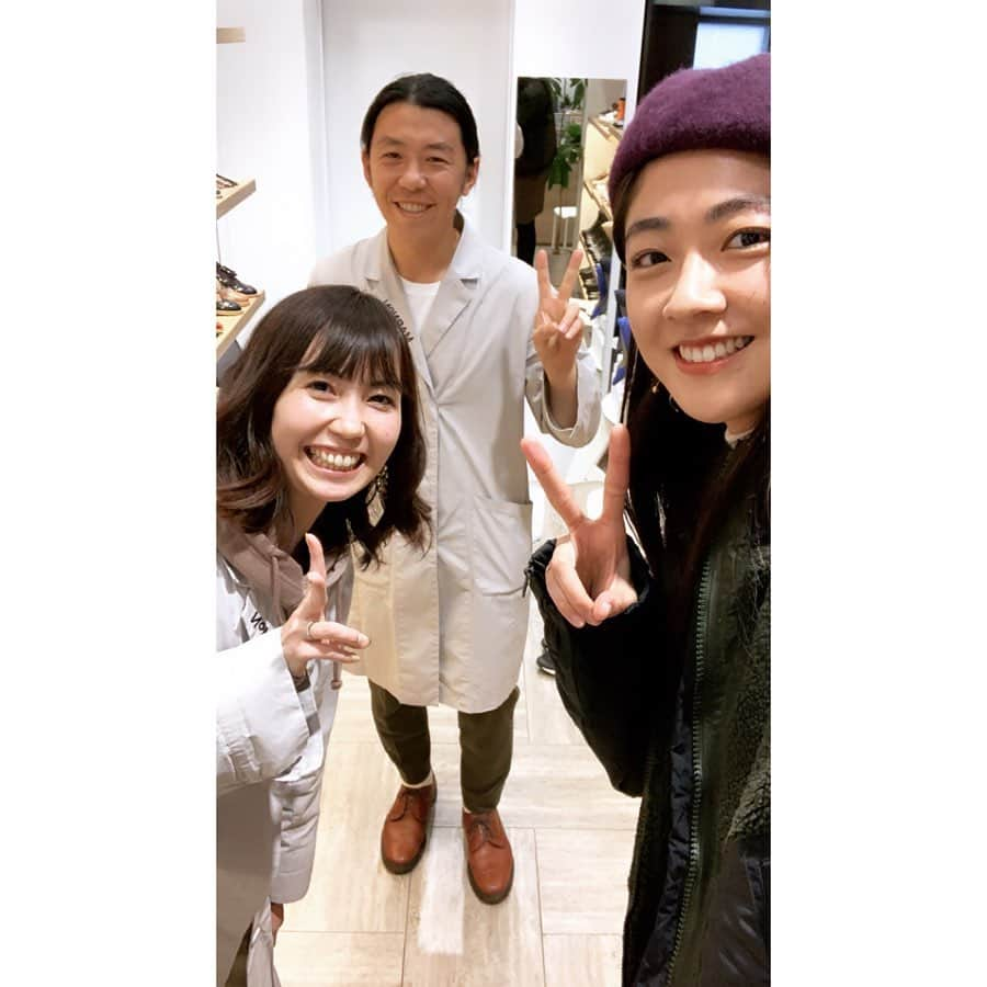 熊井友理奈さんのインスタグラム写真 - (熊井友理奈Instagram)「_  私がオーダーしたのはこの靴👞  ブラウンコーデに合わせやすいように 全体的にシンプルにして、 アクセントとしてタンの部分に ブラウンのパイソン柄を入れました👏  紐を付けるとまた違った印象になるので その日の気分で変えられる！（4枚目見てね）  もうね、 デザインの組み合わせが無限にあるし、 欲しいデザインも色々思いついちゃって めっちゃ迷って😂その迷う時間も楽しくて😂  お二人にアドバイスをいただきながら決めました👍 お陰様でお気に入りの一足に仕上がりました！ 片岡さん、安藤さんありがとうございました😌🙏 _  #marnon  #マルノン #shoes  #ordermade  #pumps #boots #python #pythoncode  #brown #ブラウンコーデ」12月23日 22時13分 - kumai_yurina