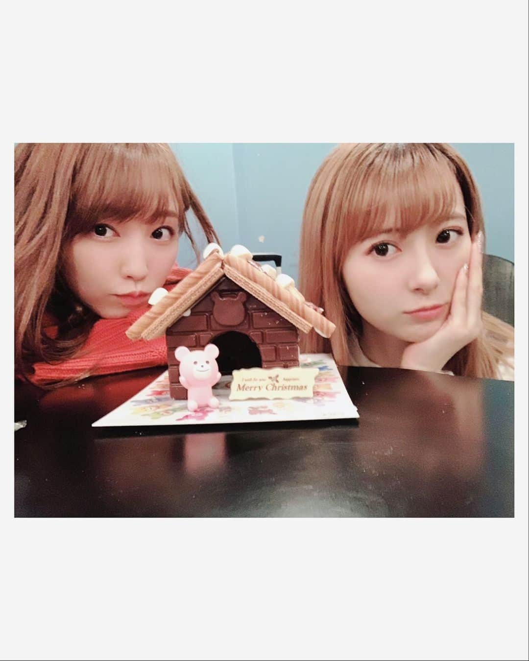 譜久村聖さんのインスタグラム写真 - (譜久村聖Instagram)「☺︎ 🍫お菓子の家🍭 リハーサルの合間にメンバーと作りました✨ へたっぴだけど楽しかったぁ🥰  #morningmusume19 #モーニング娘19 #譜久村聖 #生田衣梨奈 #お菓子の家 #加賀カメラ #上手」12月23日 22時13分 - mizuki_fukumura.official