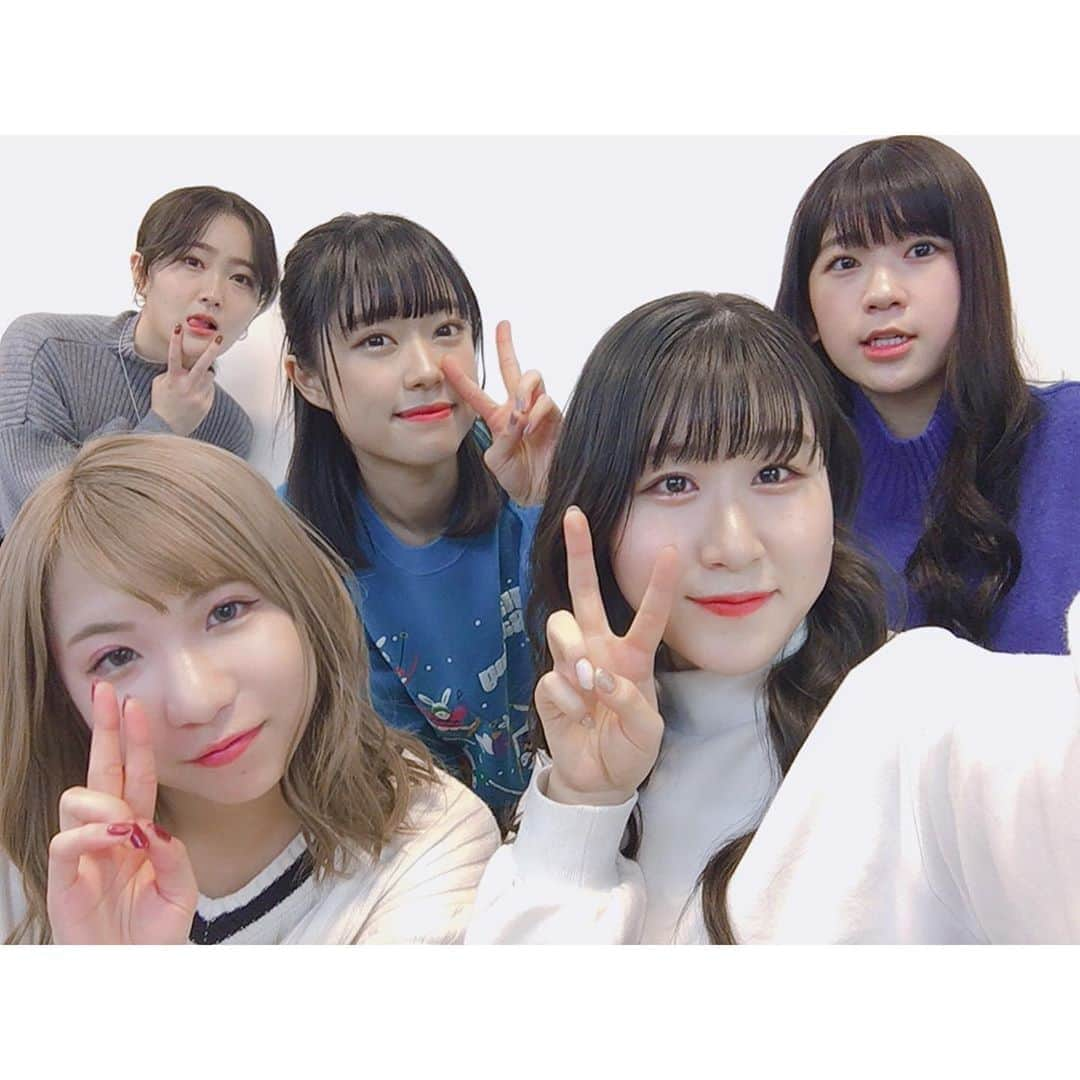 かれん（古賀かれん）さんのインスタグラム写真 - (かれん（古賀かれん）Instagram)「﻿ ﻿ 写真撮ってたら、段々と。﻿ 集まってきて﻿ 最終的にみんなになったよ〜﻿ ﻿ 今年もガトーショコラ🍫﻿ みんな喜んで食べてくれて﻿ かれんちゃん嬉しかったです、笑」12月23日 22時23分 - lgm_karen_official