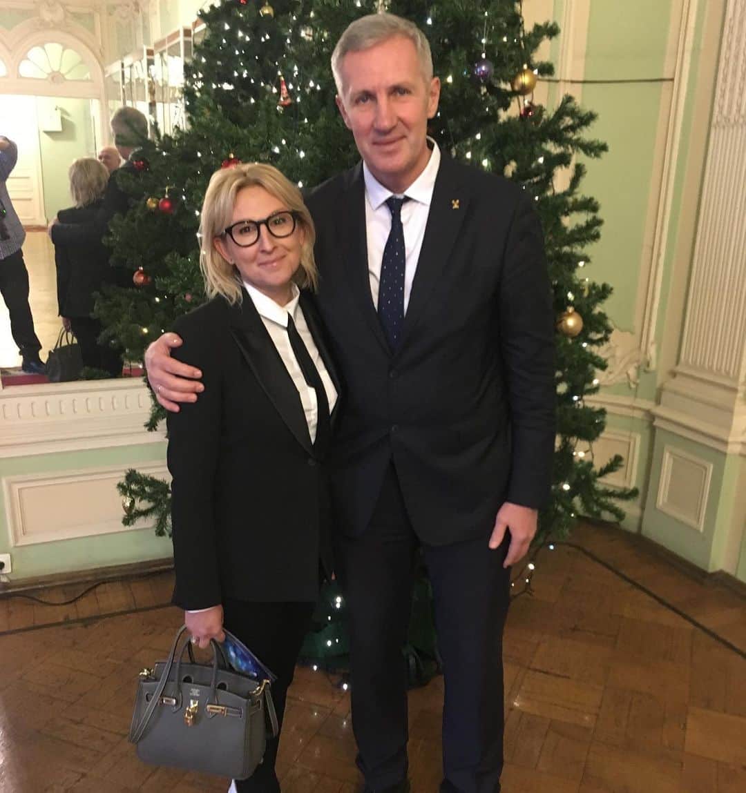 オクサナ・カザコワのインスタグラム：「Олимпийский бал 2019 🎄🍾💃」